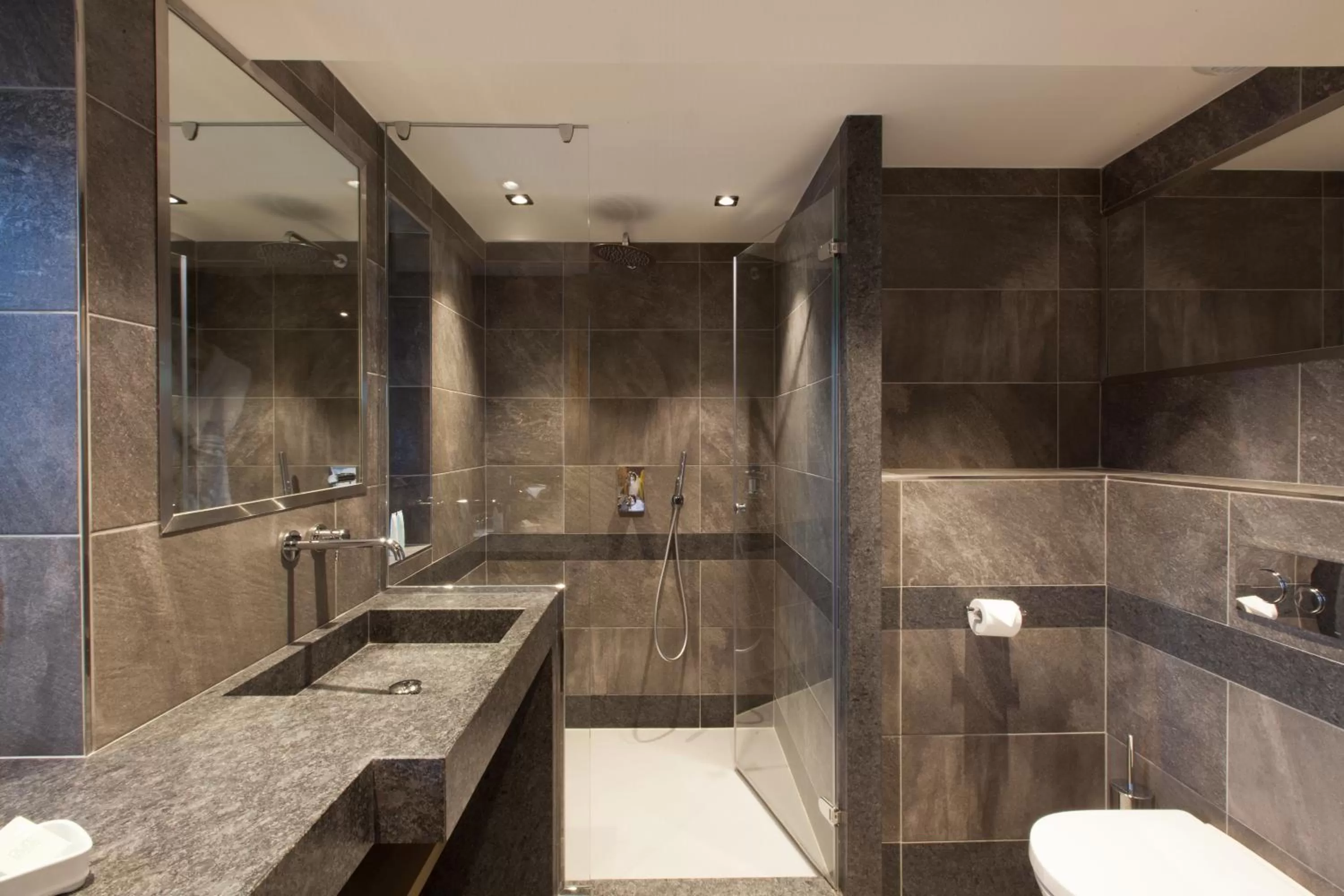 Shower in Au Coin Du Feu