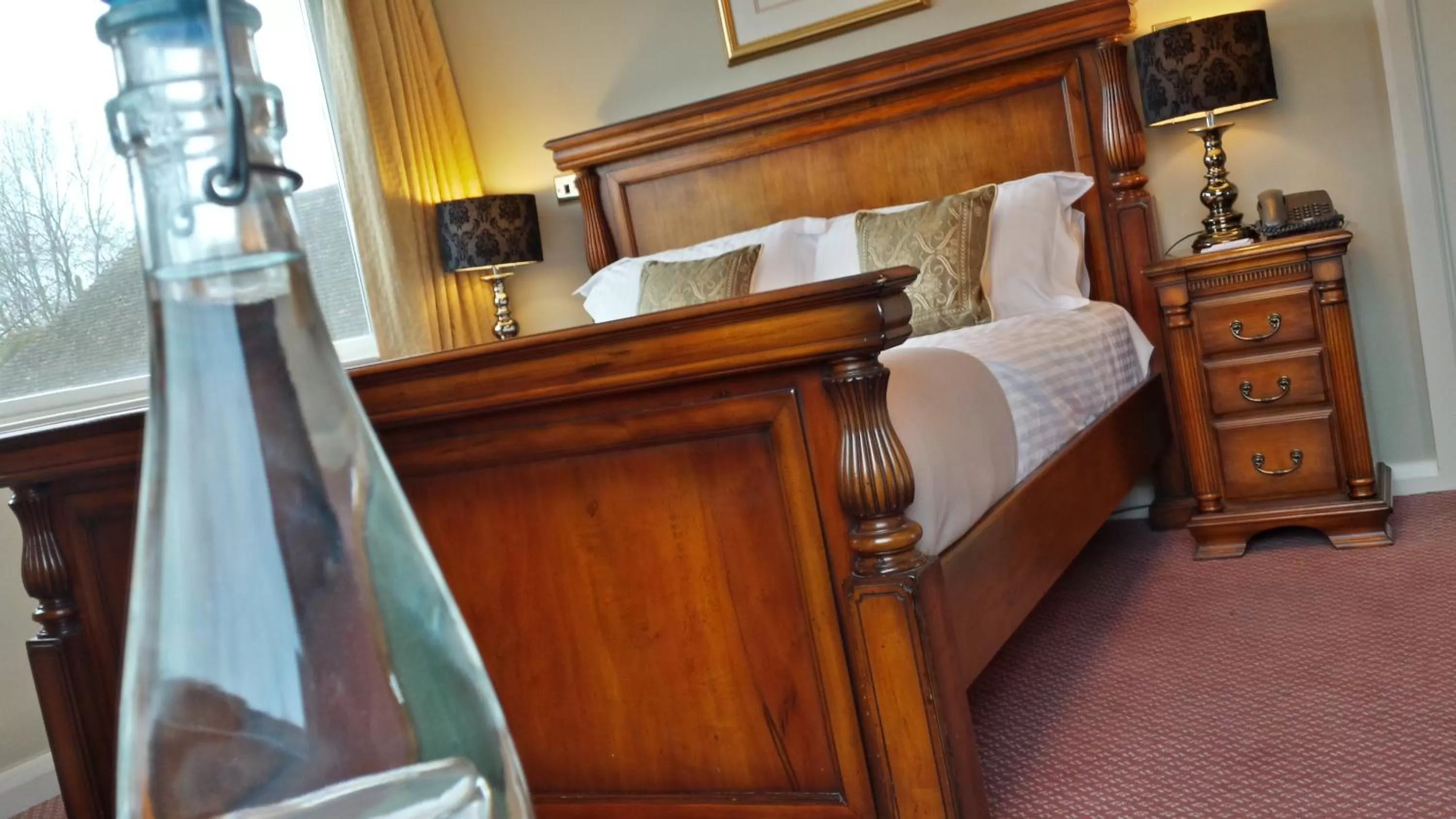 Photo of the whole room, Bed in Deans Place Hotel