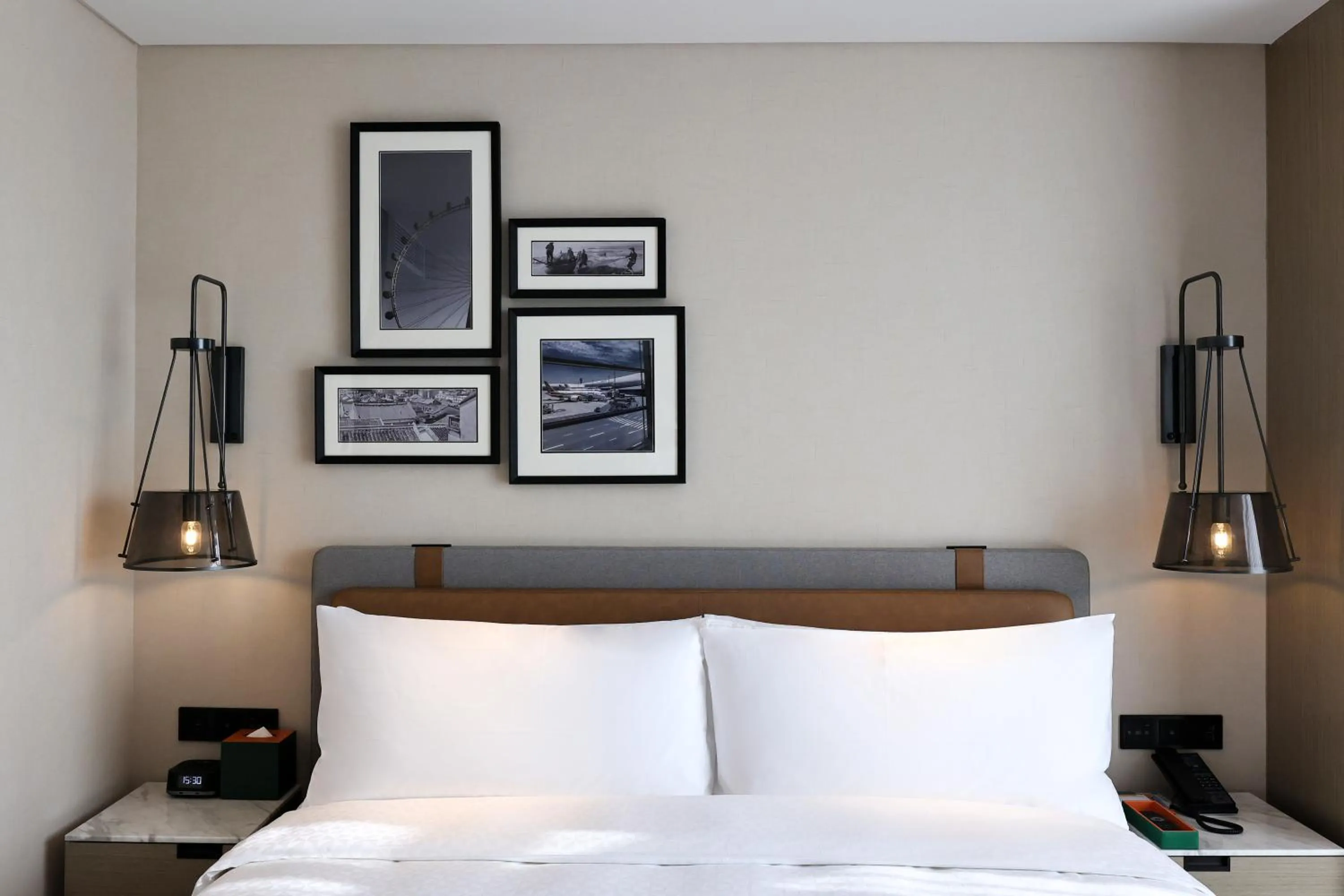 Bed in Four Points by Sheraton Shenzhen Bao'an