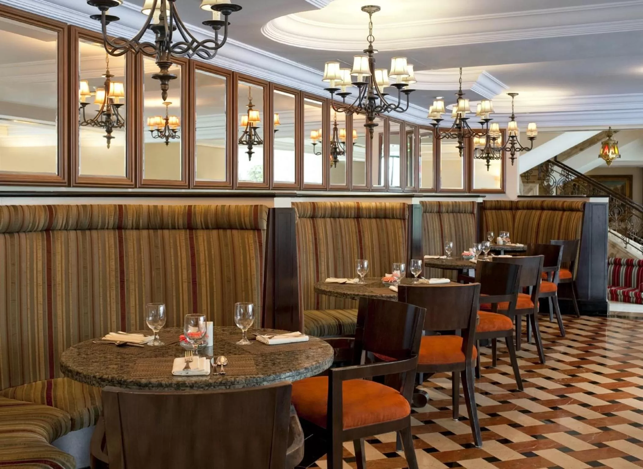 Restaurant/places to eat in Sheraton Khalidiya Hotel