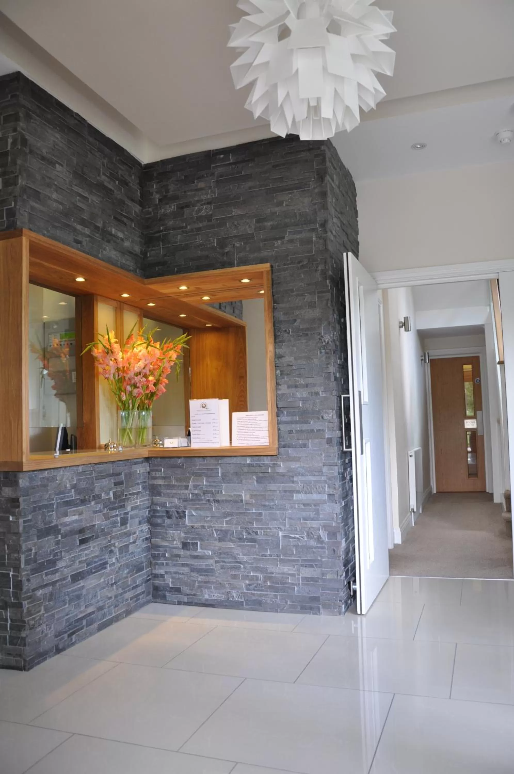 Lobby or reception in Queens Hotel