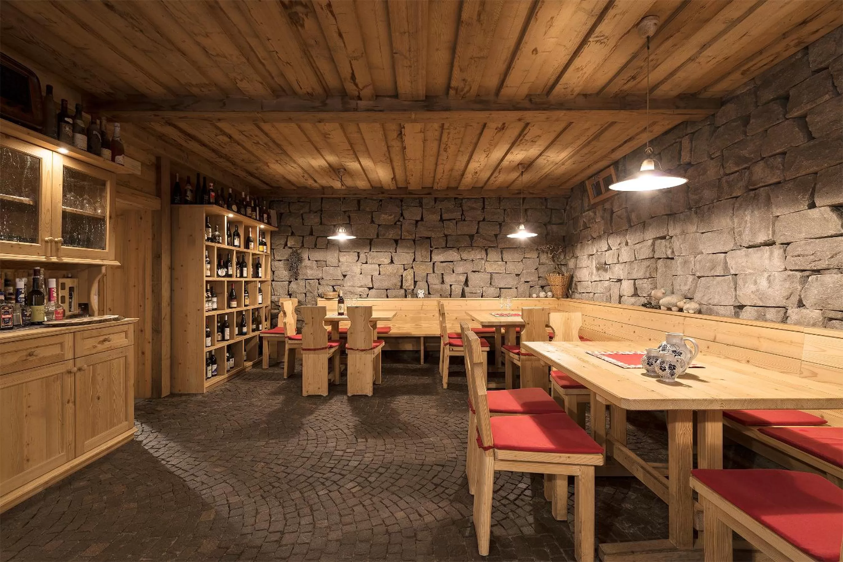 Evening entertainment in Hotel Torgglhof