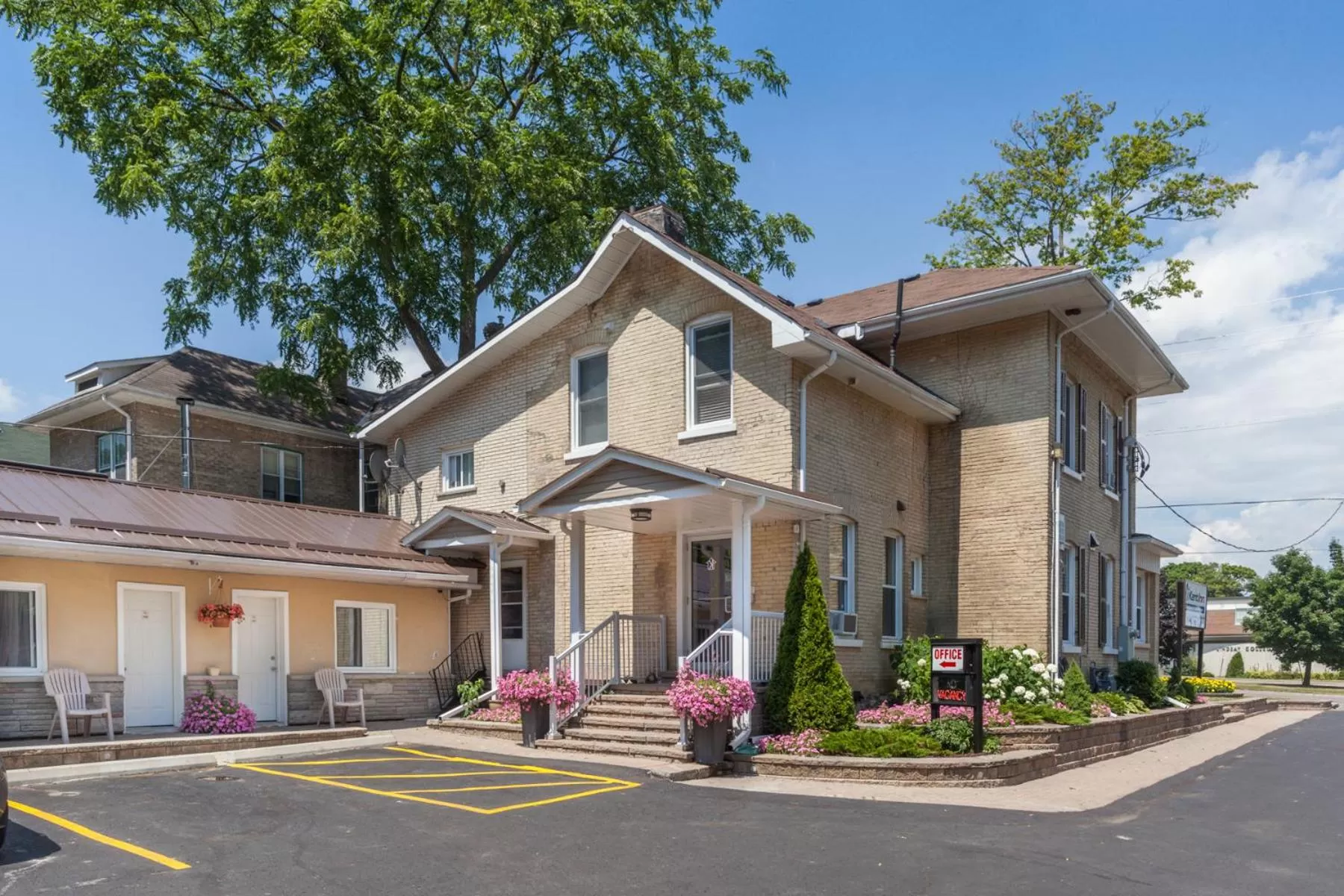 Facade/entrance, Property Building in Kent Inn