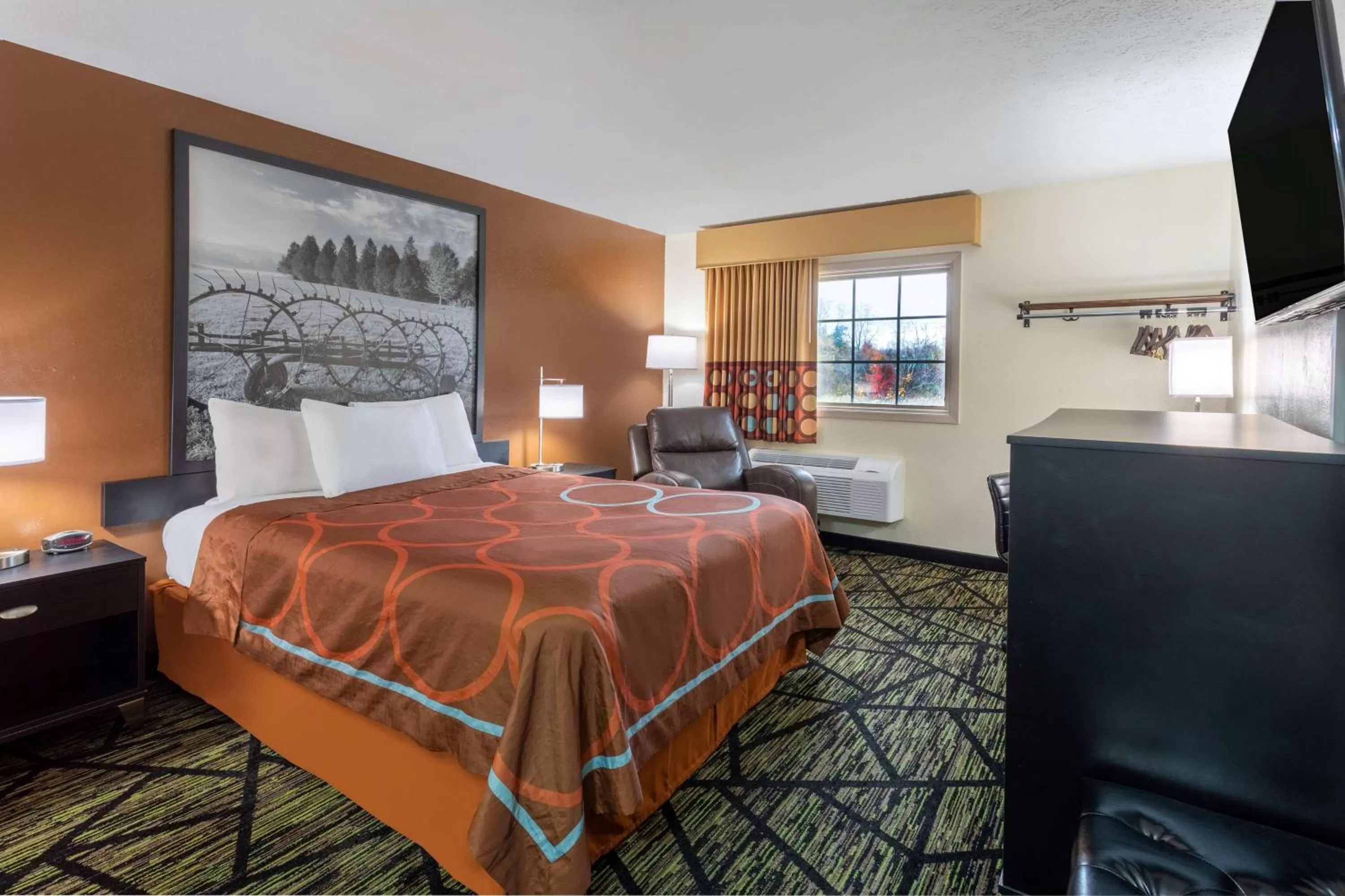 Photo of the whole room, Bed in Super 8 by Wyndham Wooster