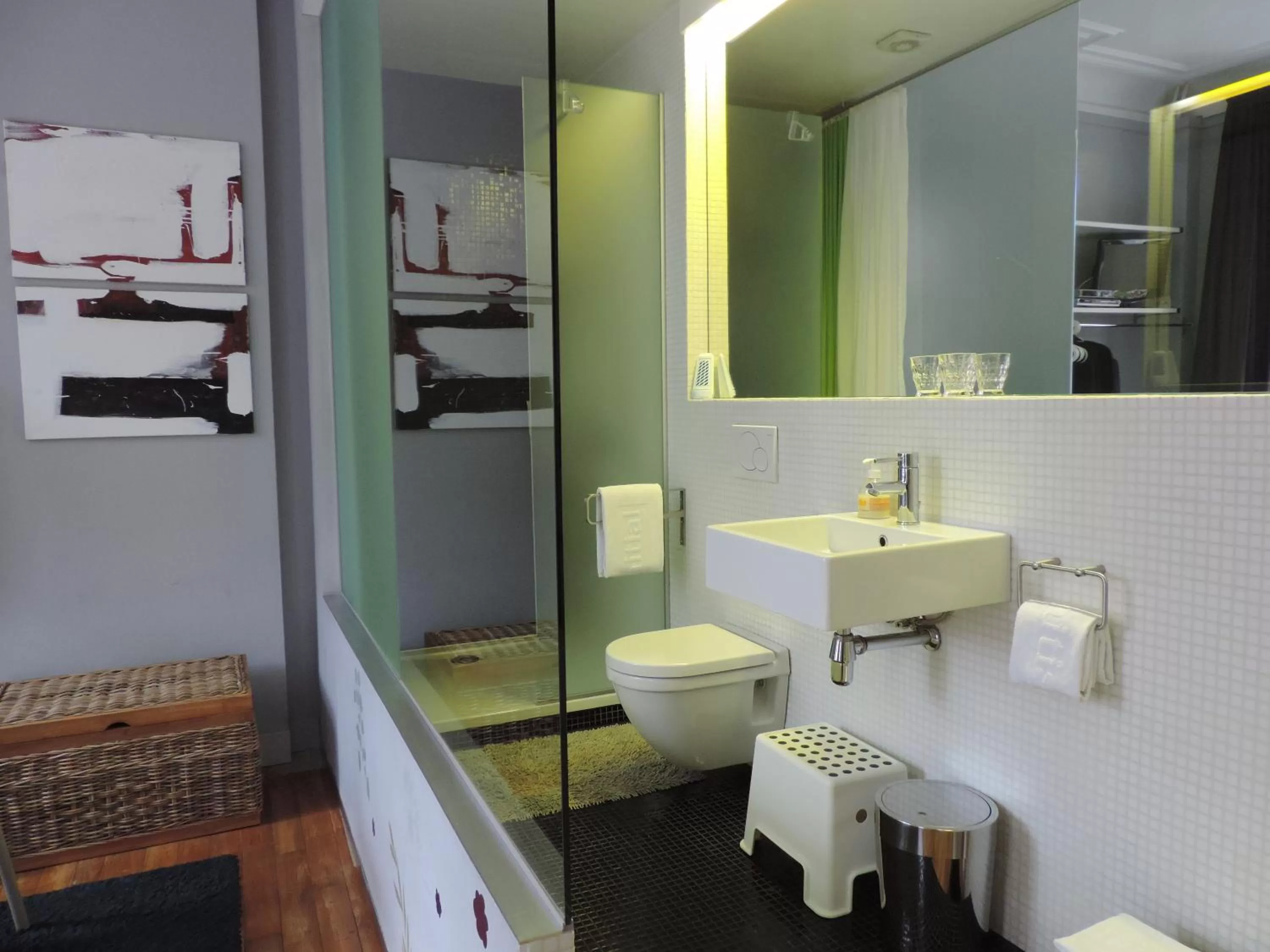 Toilet in B&B Lodging At 8