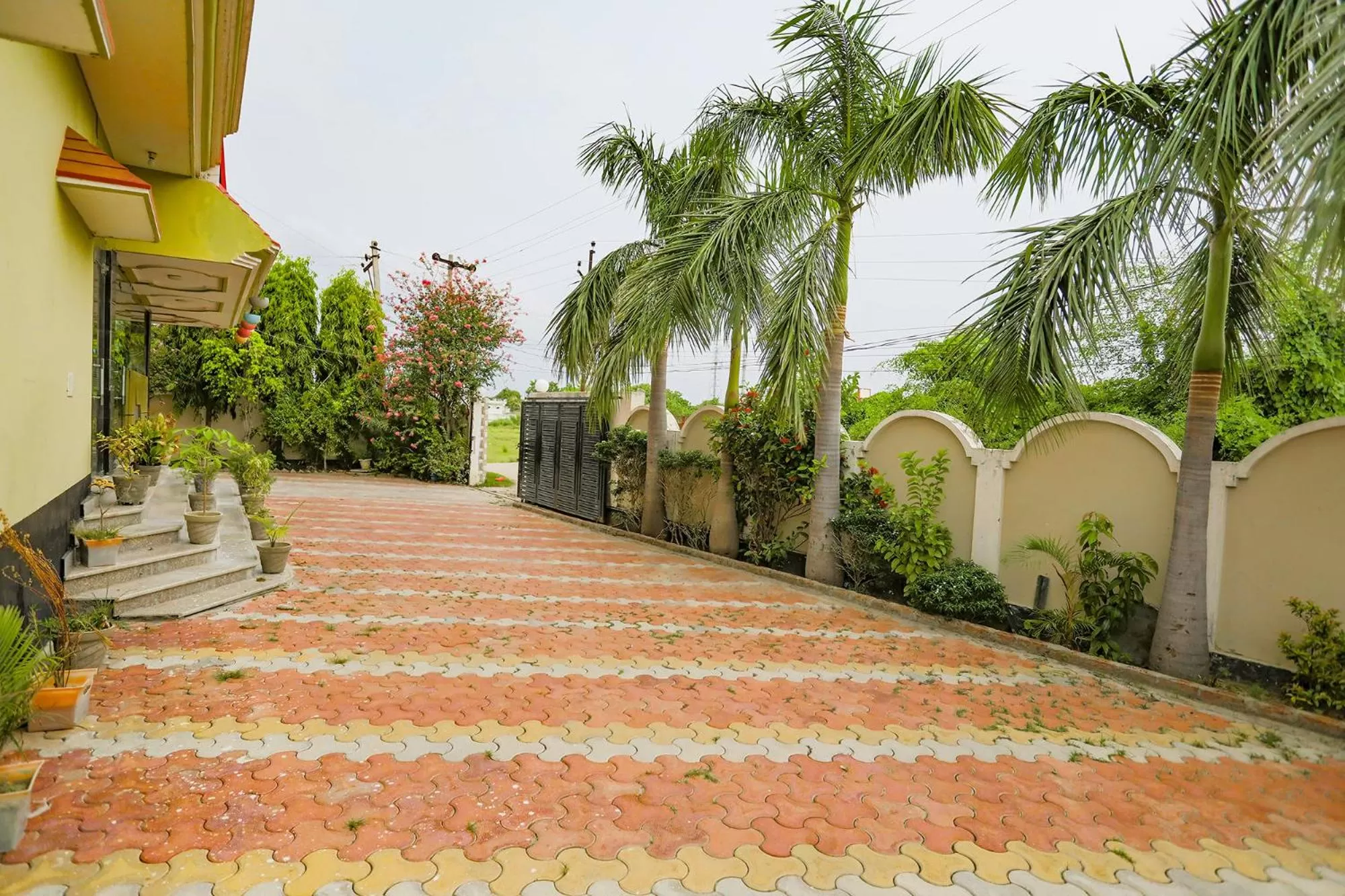 Property building in FabHotel Kriti Green - Hanuman Mandir, Lathia