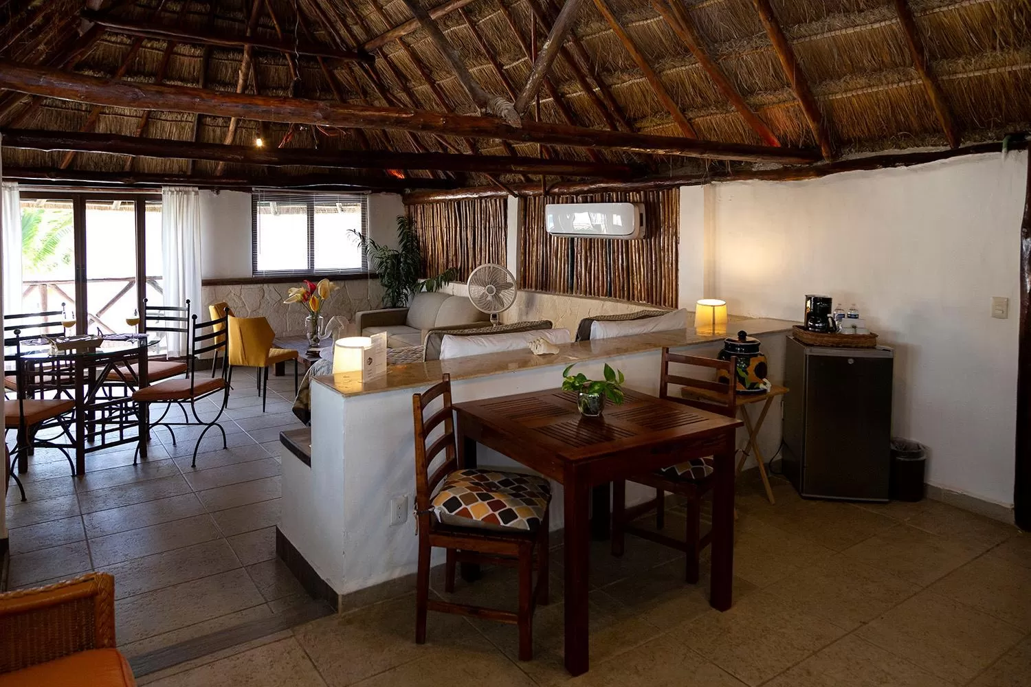 Photo of the whole room, Restaurant/Places to Eat in Hotel Amar Inn