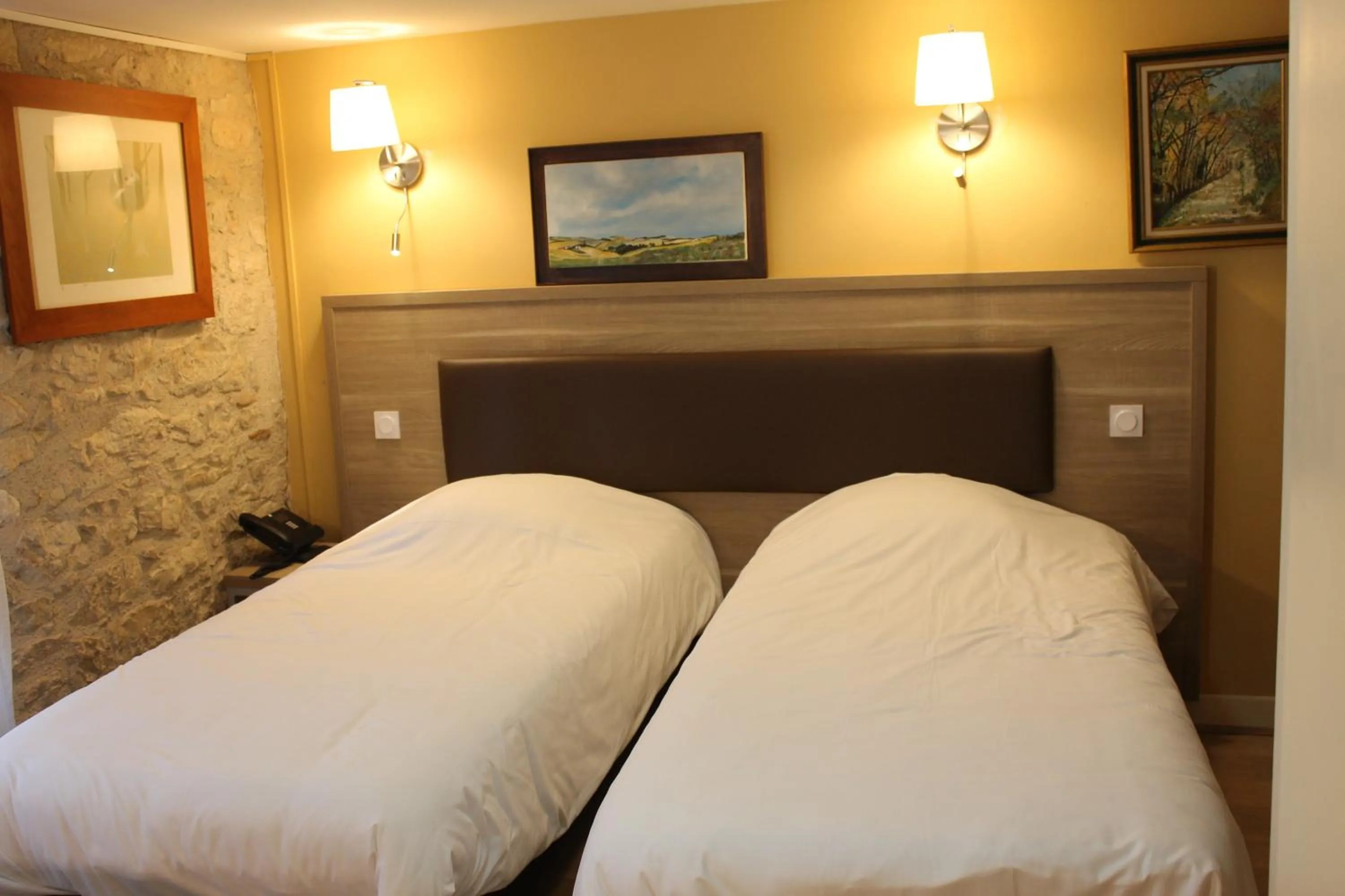 Bed in Logis Hotels- Auberge de la Tour - Hôtel et restaurant