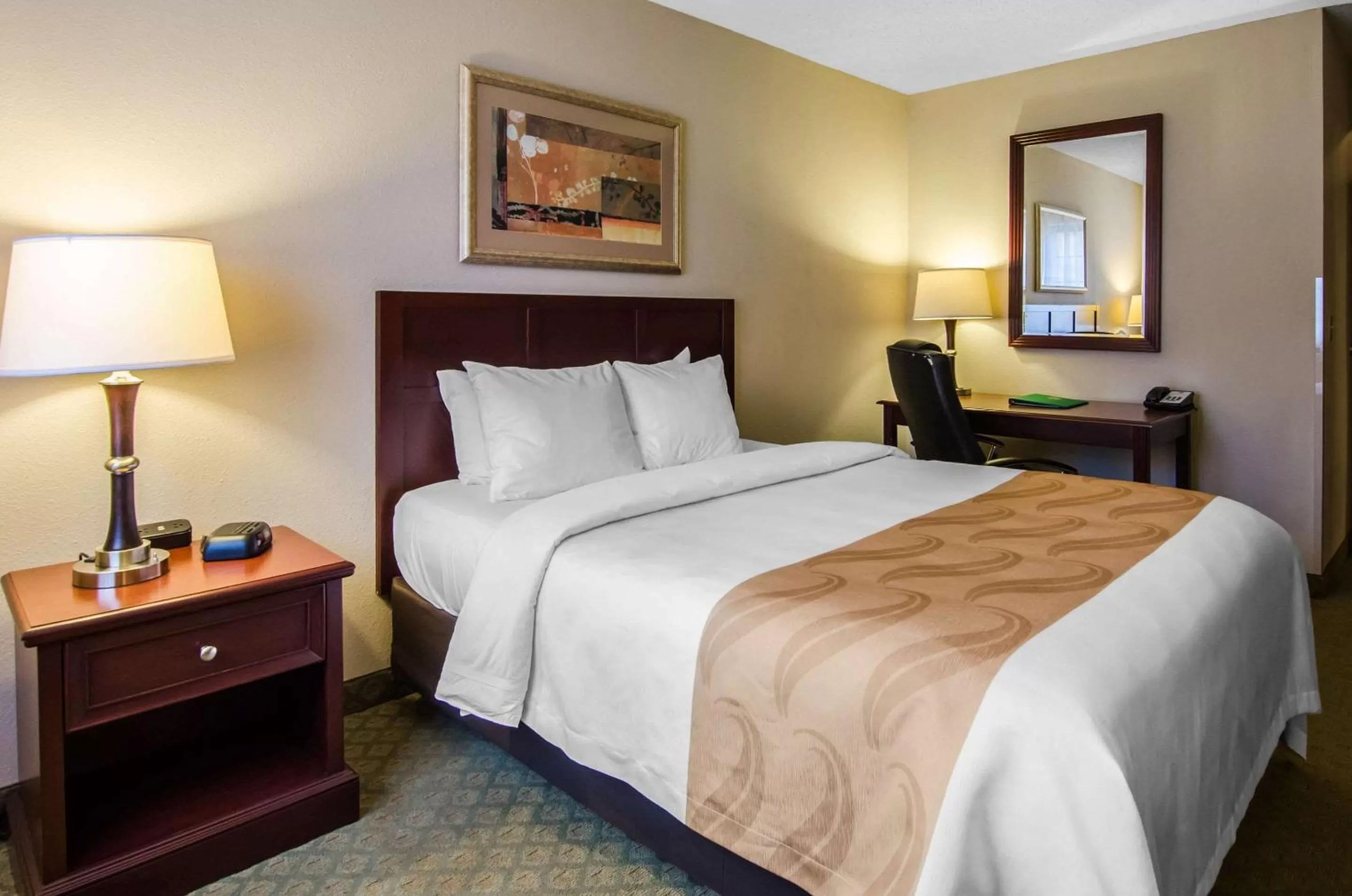 Photo of the whole room, Bed in Quality Inn Summersville - New River Area