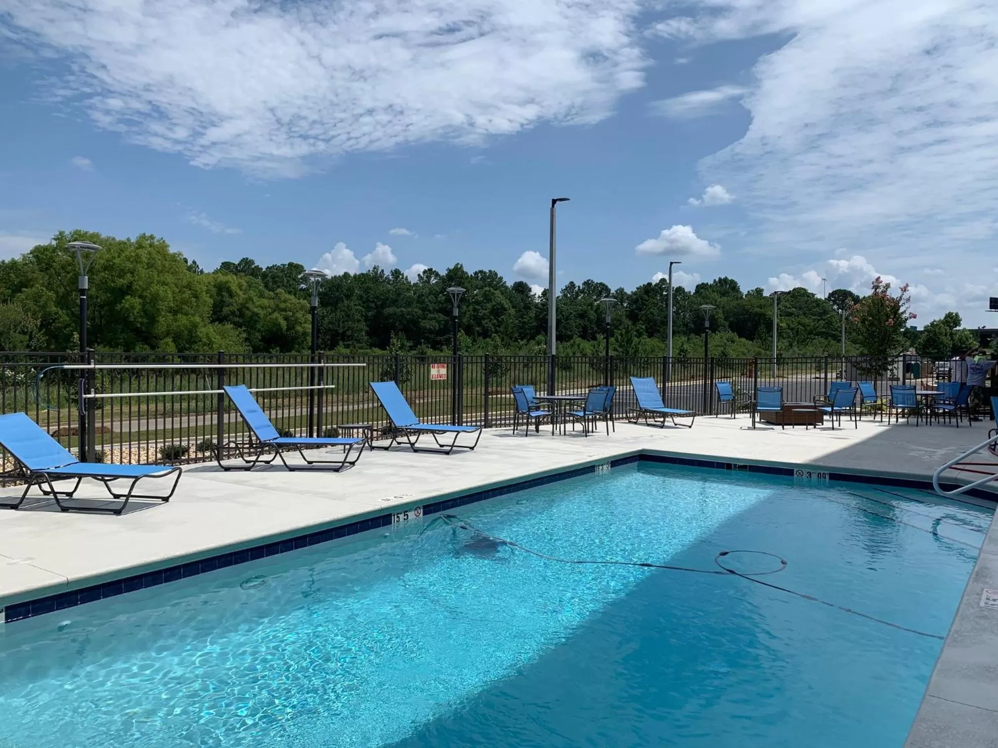 Swimming pool in La Quinta Inn & Suites by Wyndham Tifton