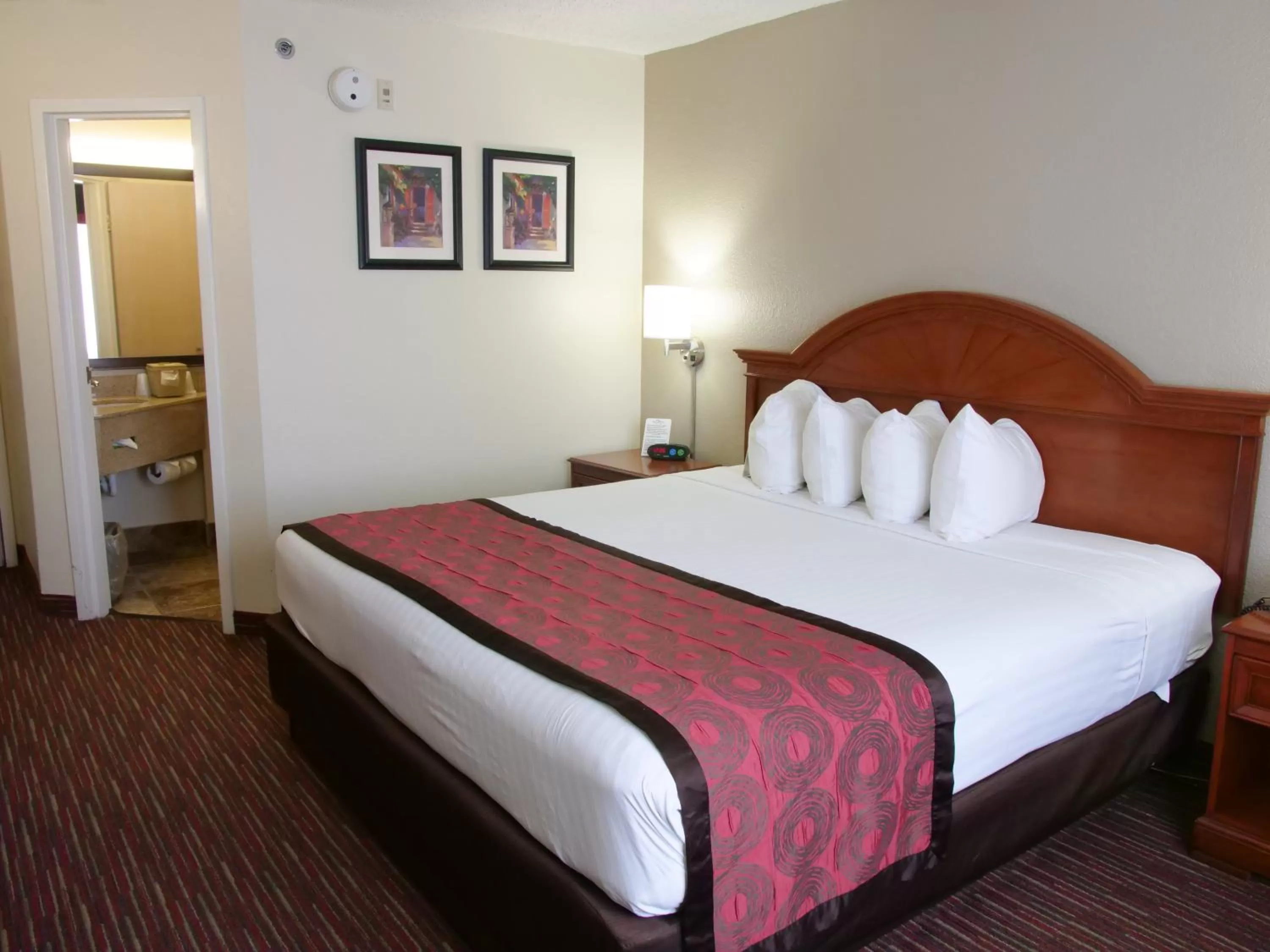 Photo of the whole room, Bed in Baymont by Wyndham Louisville East