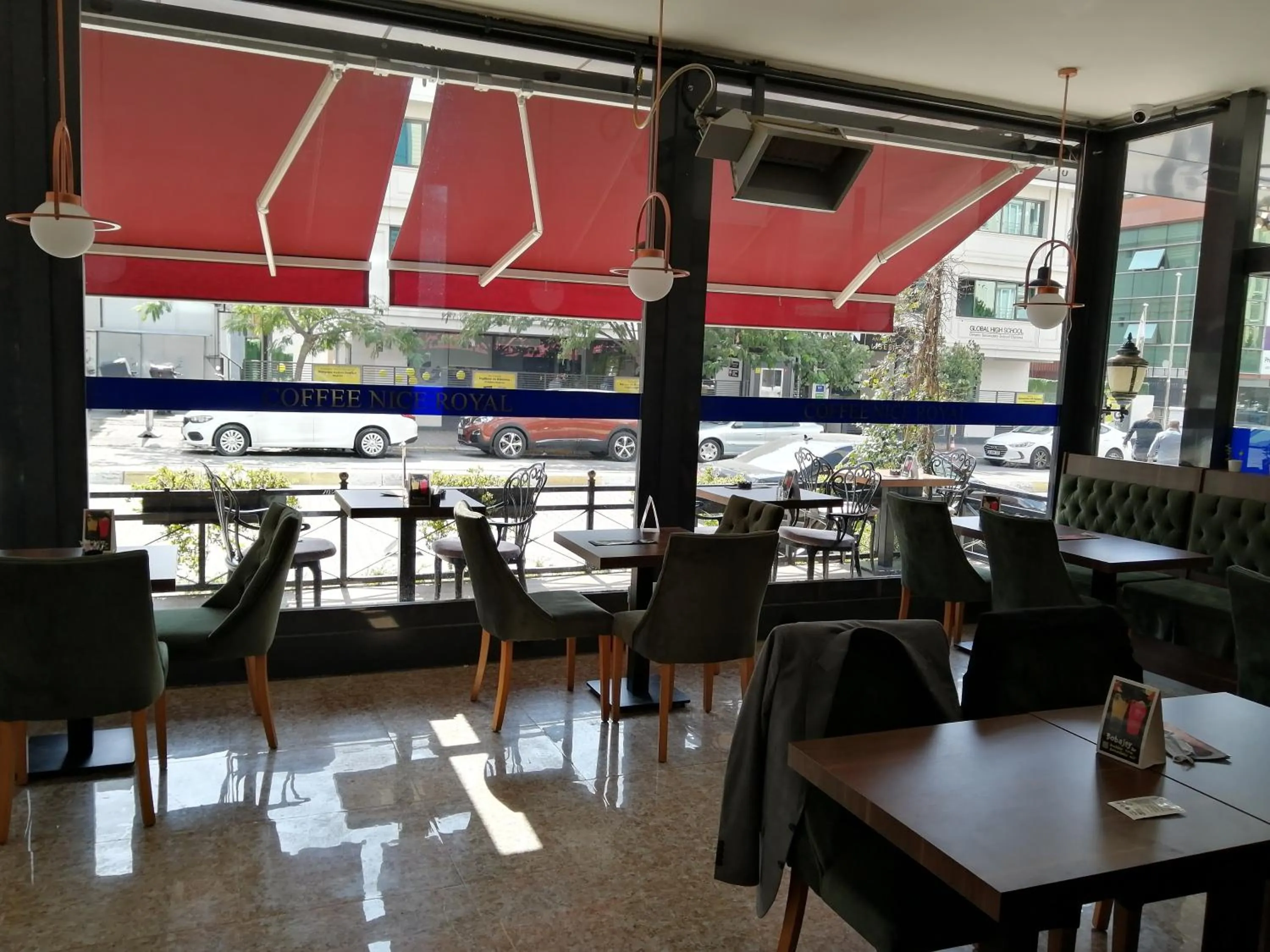 Dining area in Nice Royal