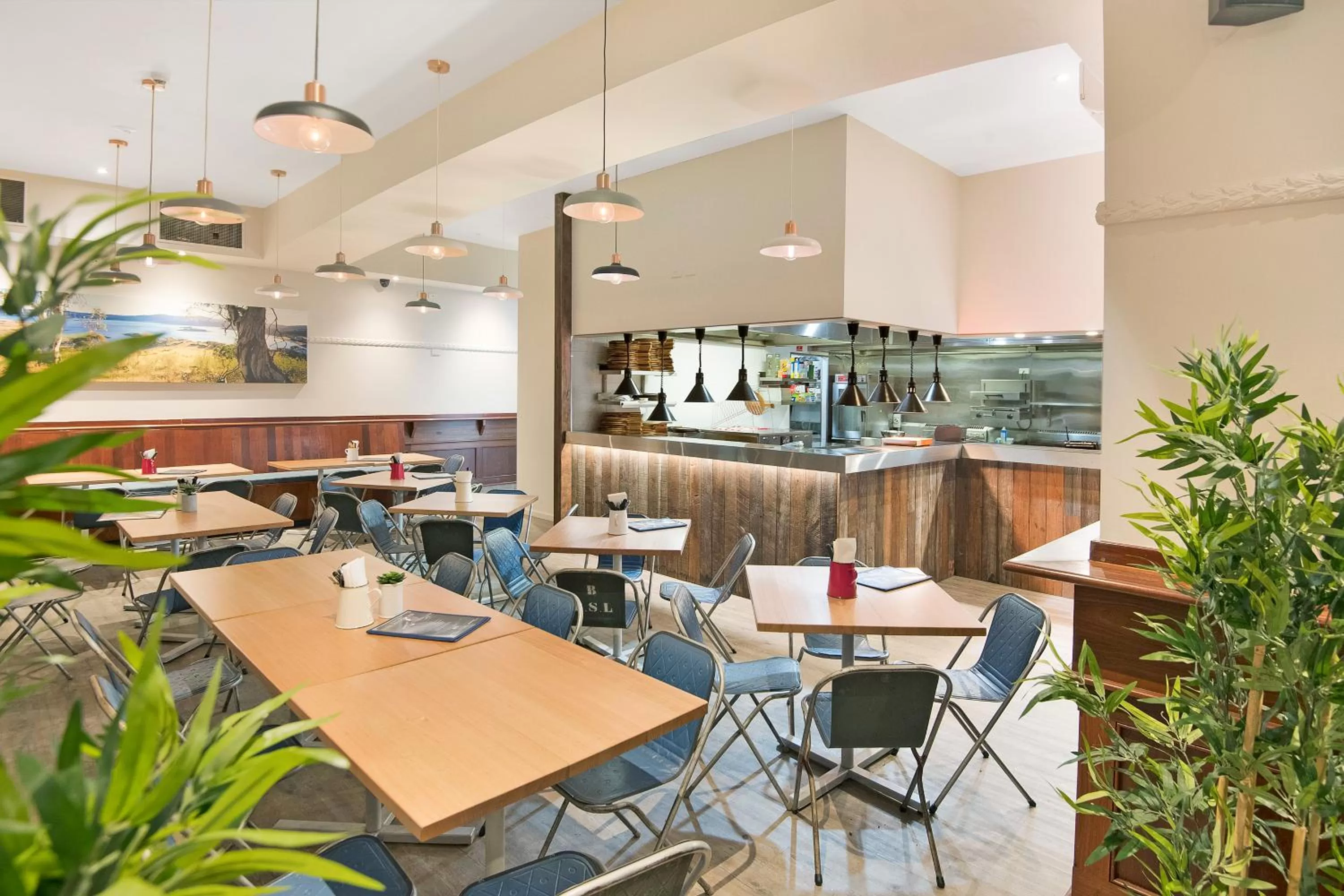 Restaurant/places to eat in Banjo Paterson Inn