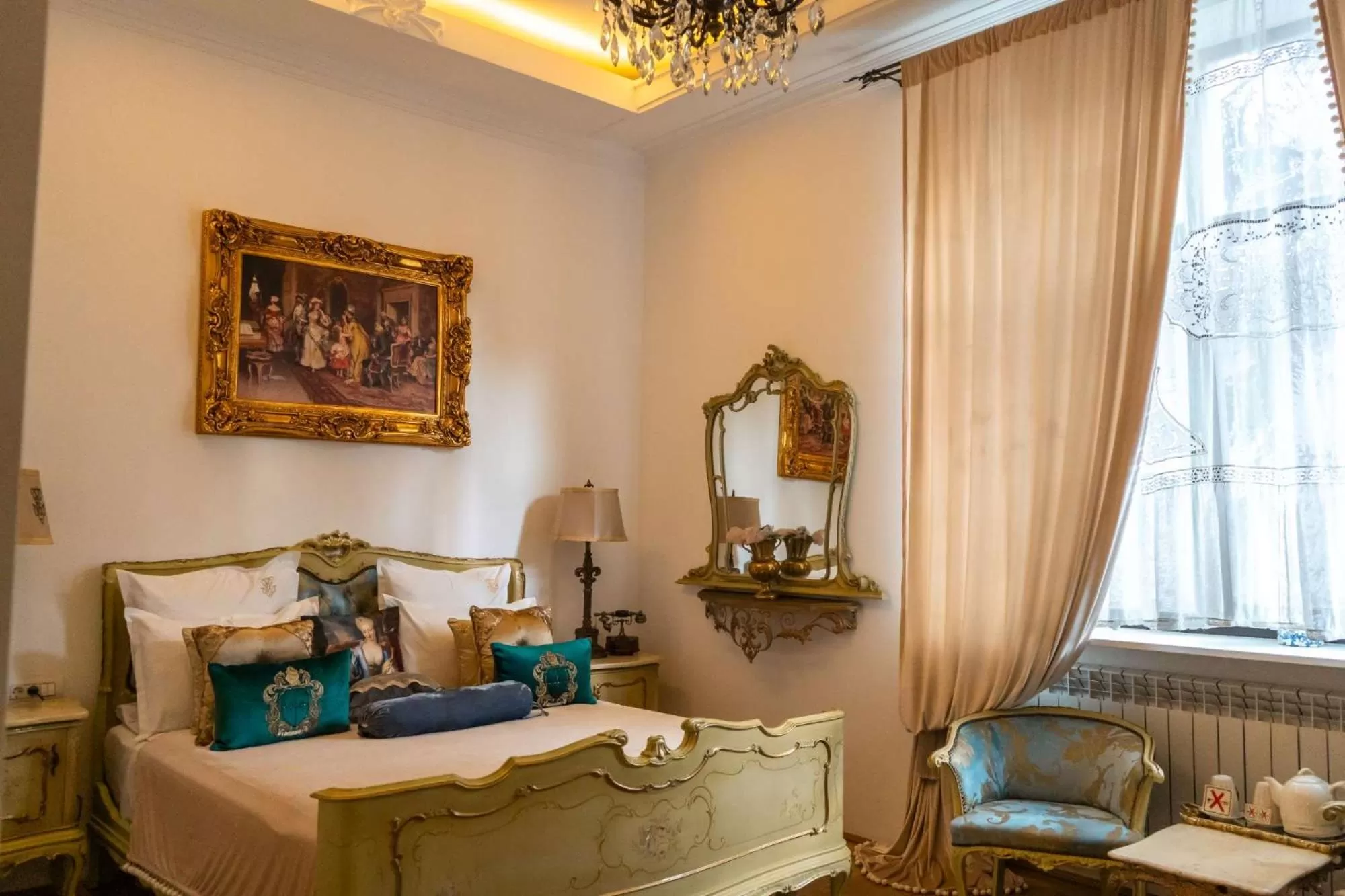 Bed in Conacul Coroanei Luxury Boutique Hotel