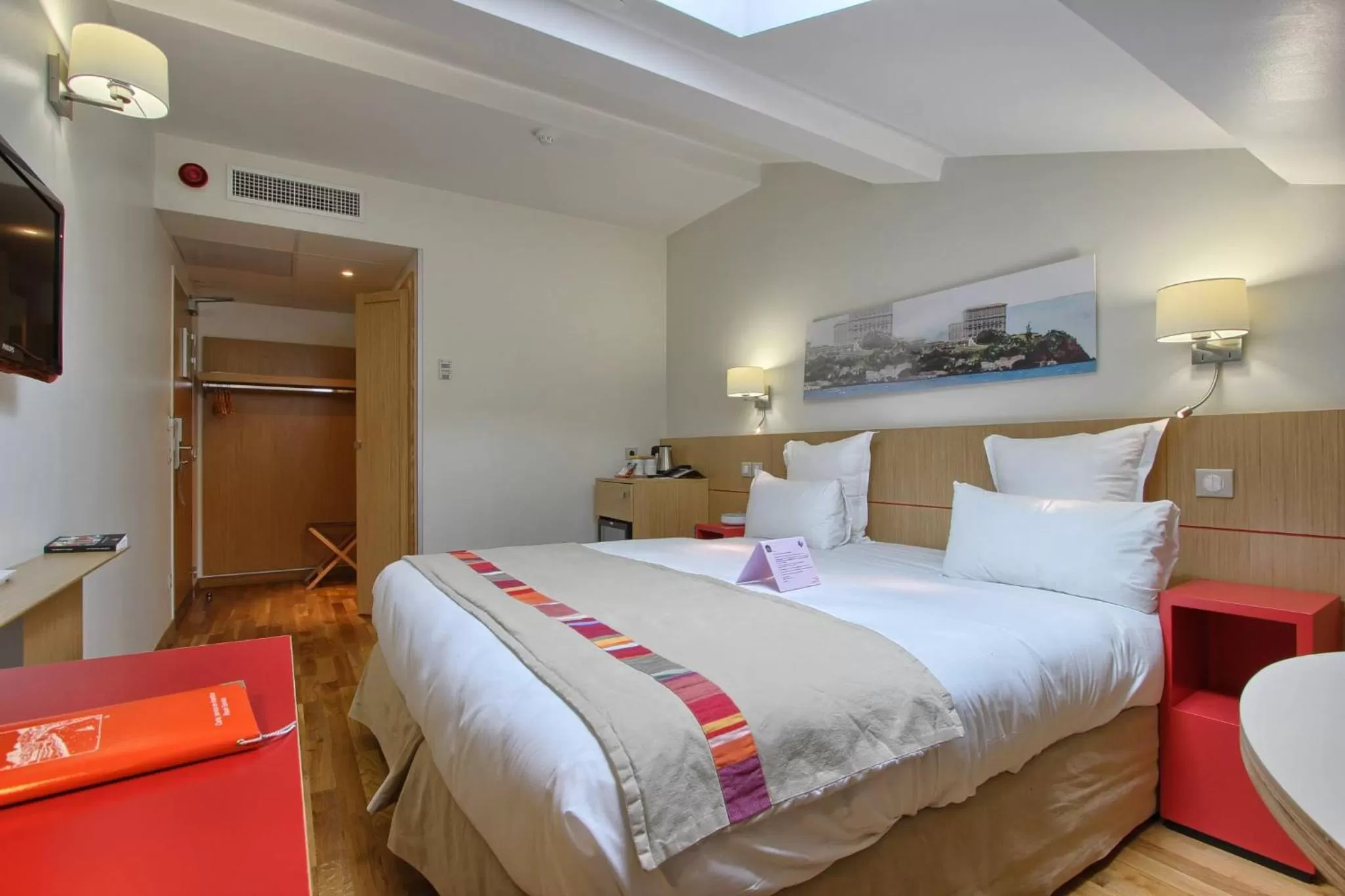 Bed in Best Western Hotel du Mucem