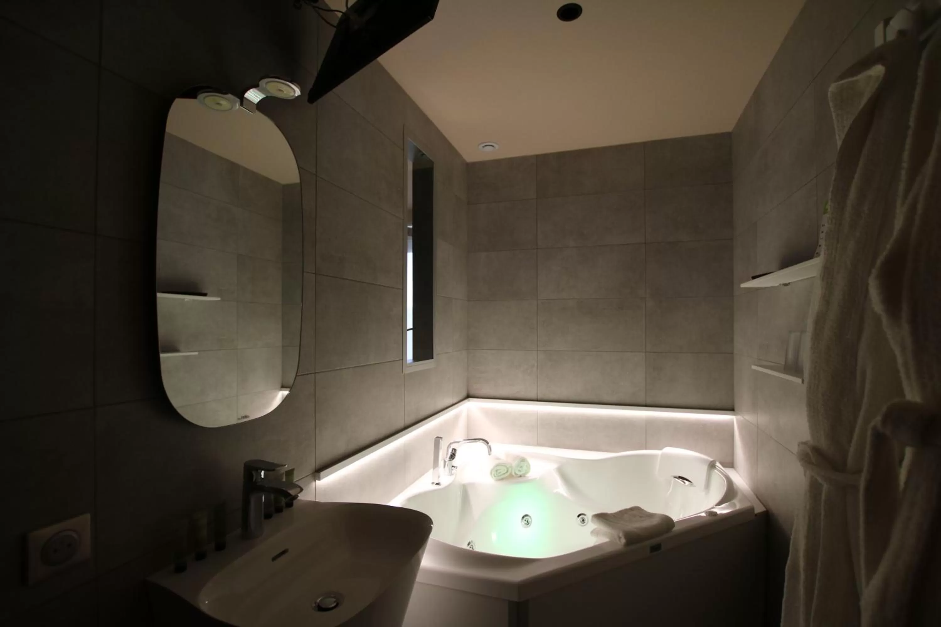 Hot Tub in Les Loges Du Parc