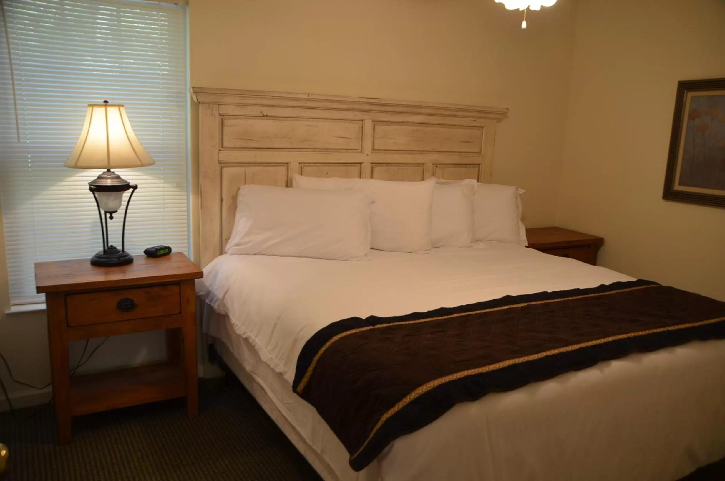 Bed in The Retreat at Center Hill Lake