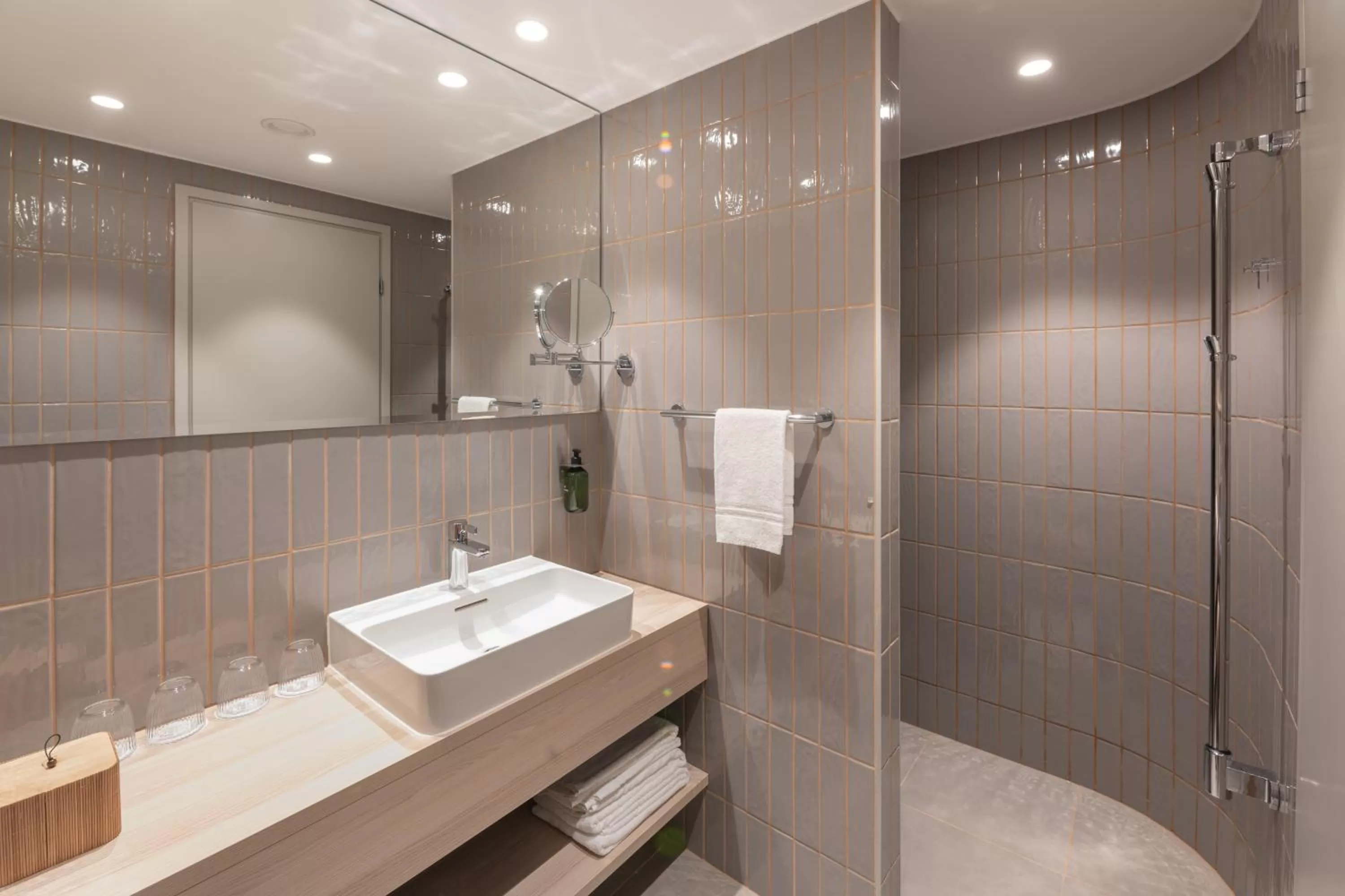 Shower in Oru Hub Hotel Tallinn - Handwritten Collection