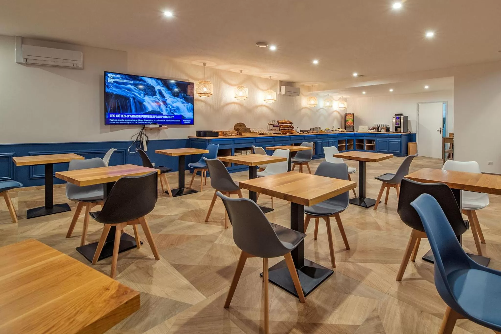 Breakfast in Hôtel Le Cyrano Bergerac