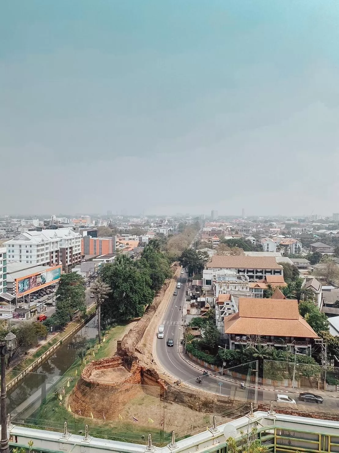 Day in Hotel De Khuvieng