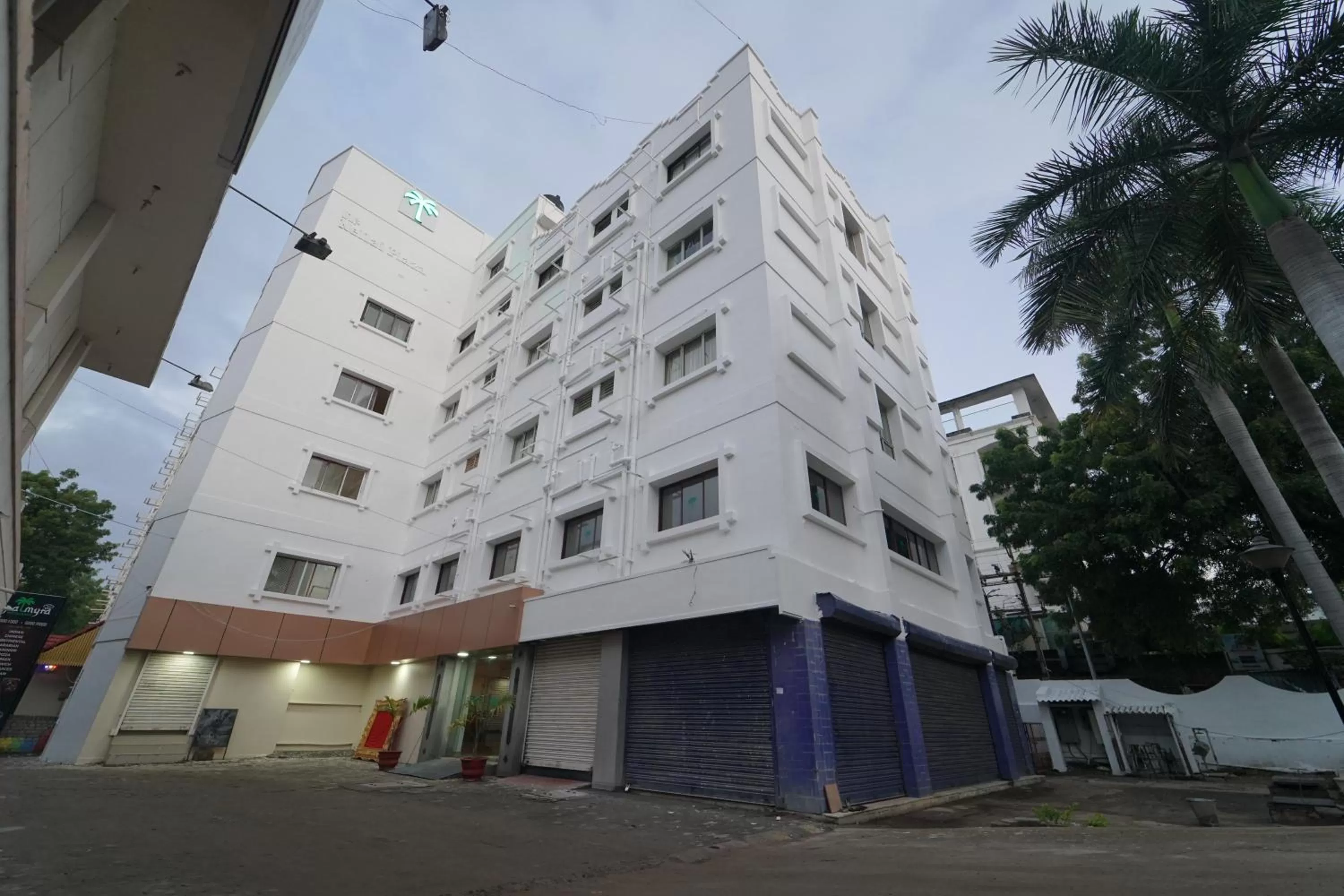 Property building in Hotel Palmyra Grand Inn