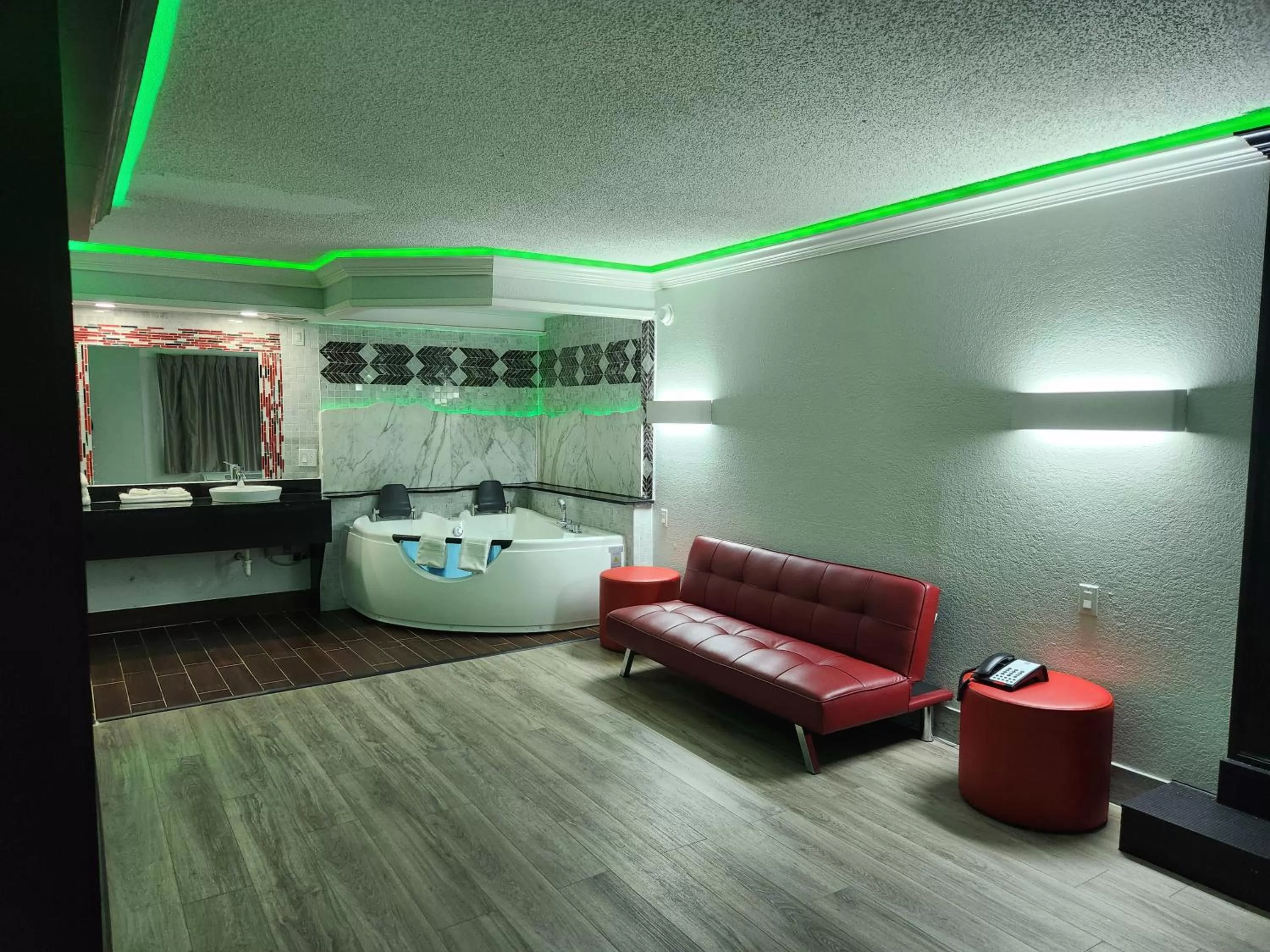 Hot Tub in Motel 6 North Little Rock, AR-JFK Blvd