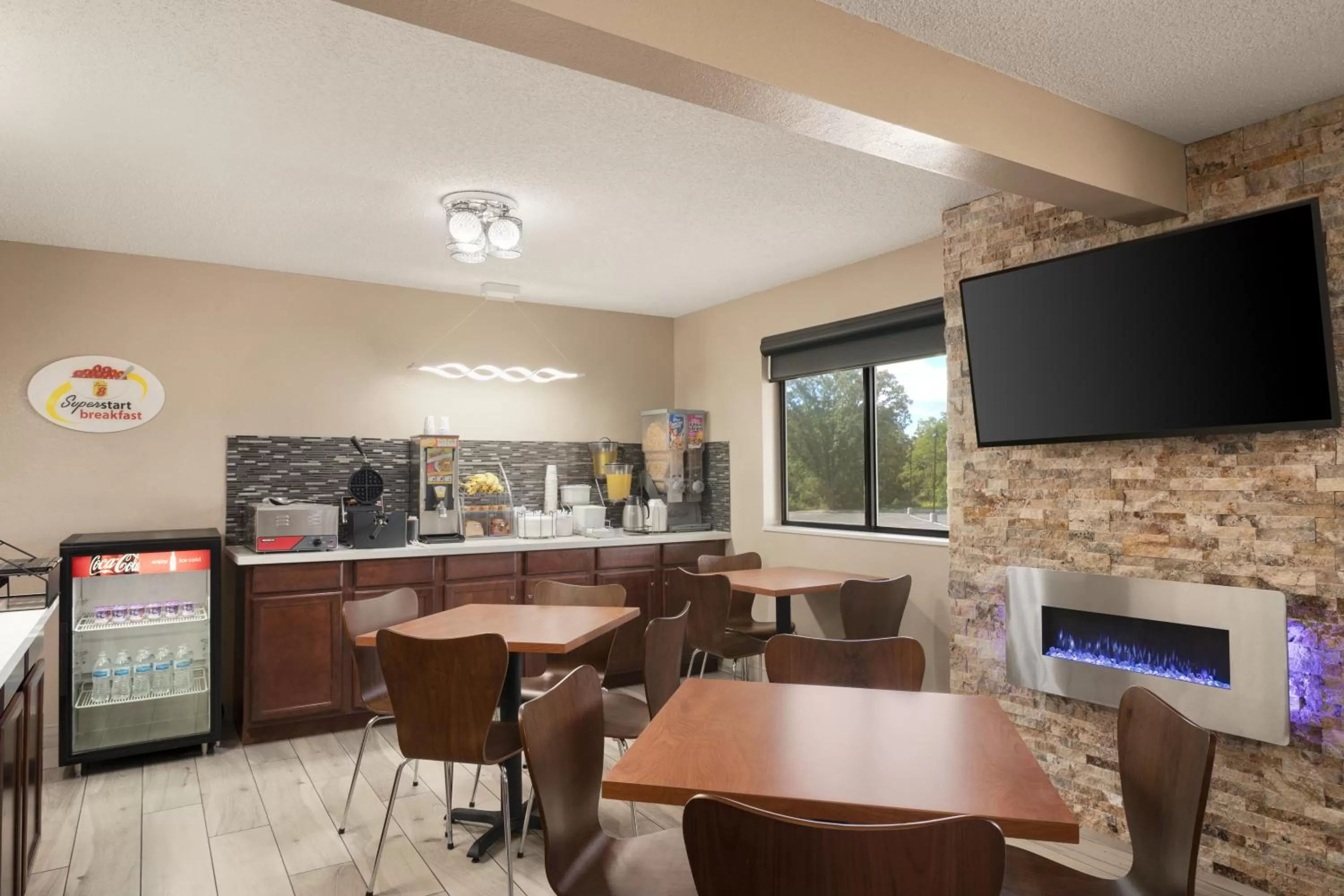 Super 8 by Wyndham Mayfield