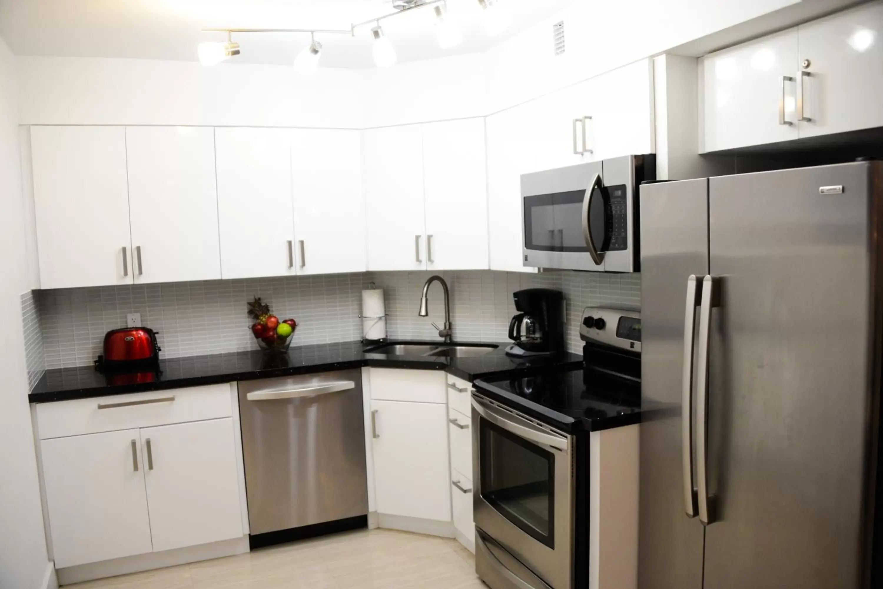 Signature 2 Bedroom Condo 2 Queen & 2 Twins Balcony in The Alexander Beach Residences Signature 2 Bedroom Condo 2 Queen & 2 Twins Balcony in The Alexander Beach Residences