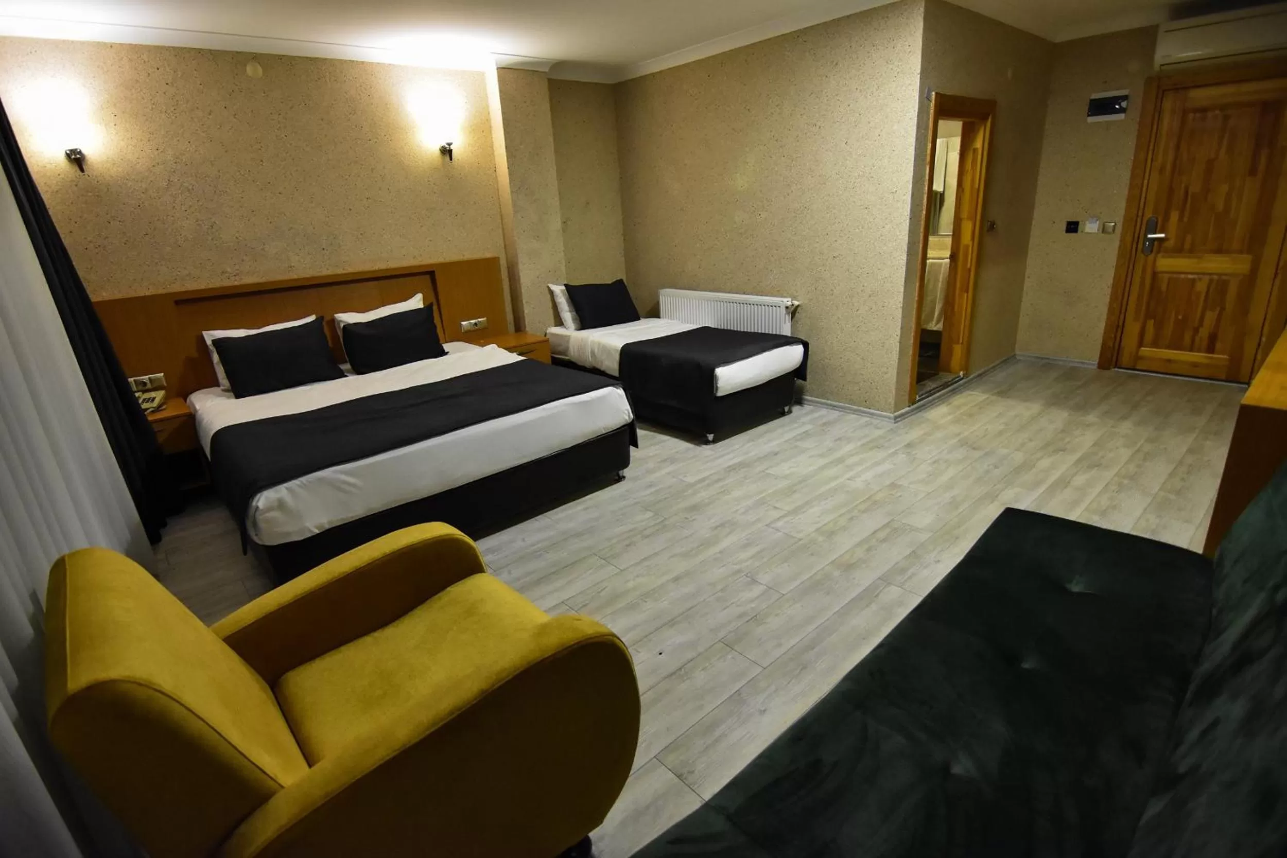 Bed, Seating Area in Sandal Otel