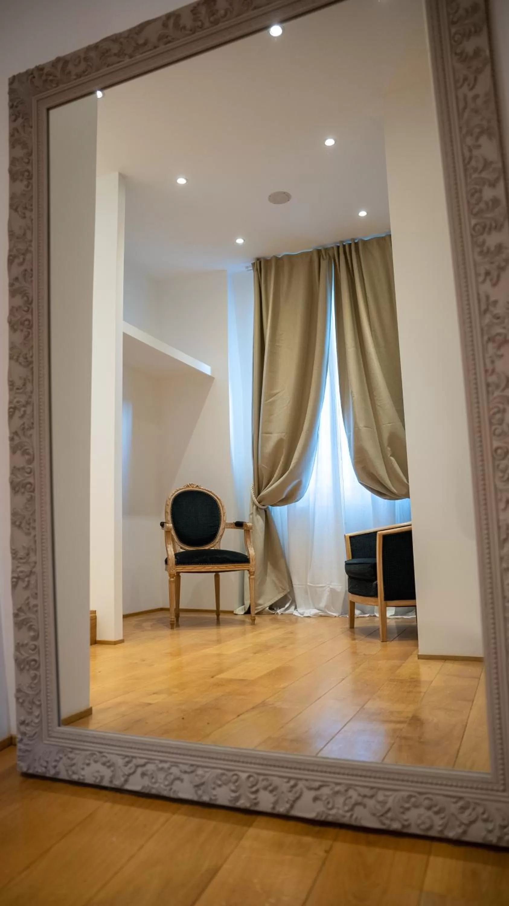 Seating area in Hotel de Maître de Vaughan