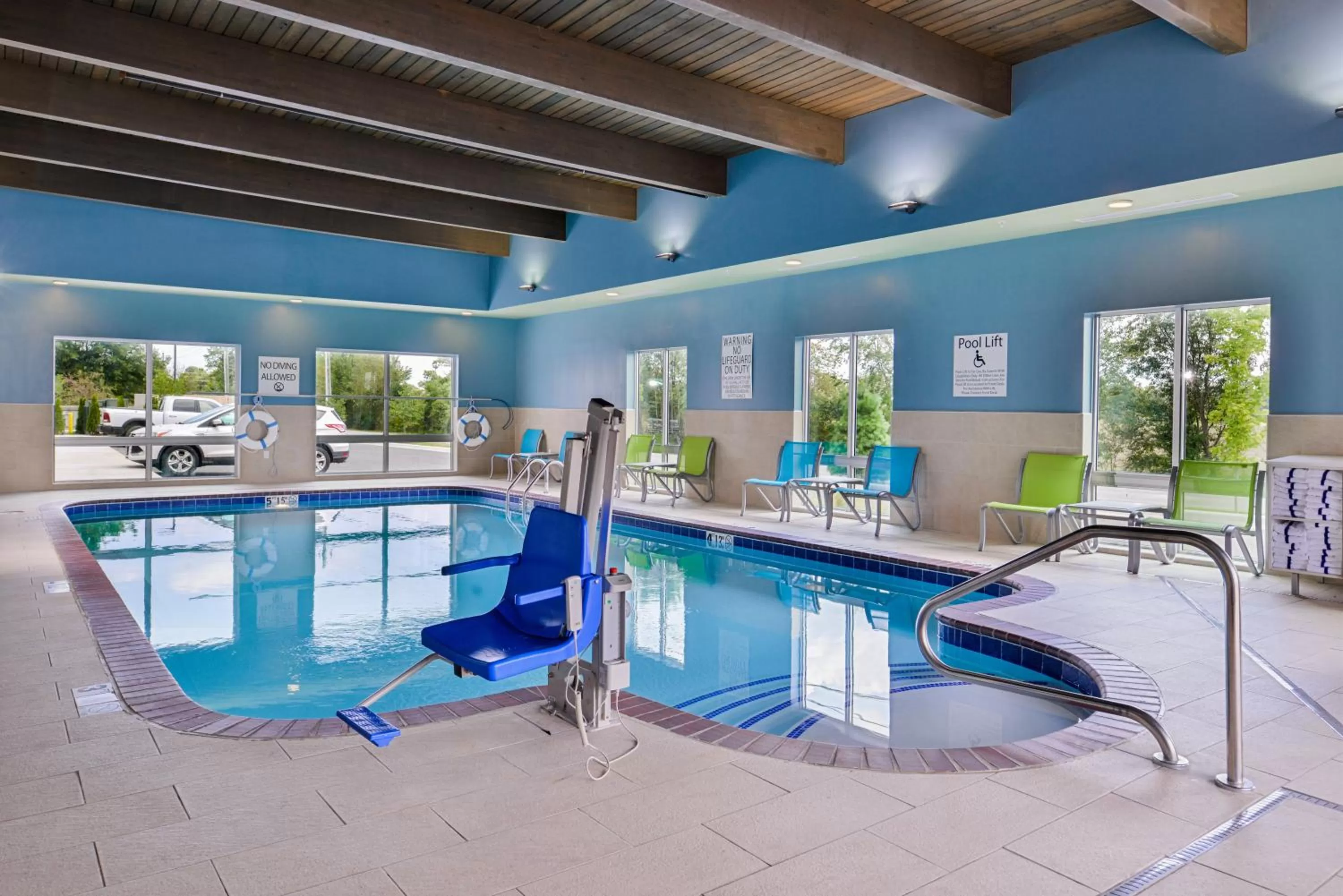 Swimming pool in Holiday Inn Express & Suites - Siloam Springs by IHG