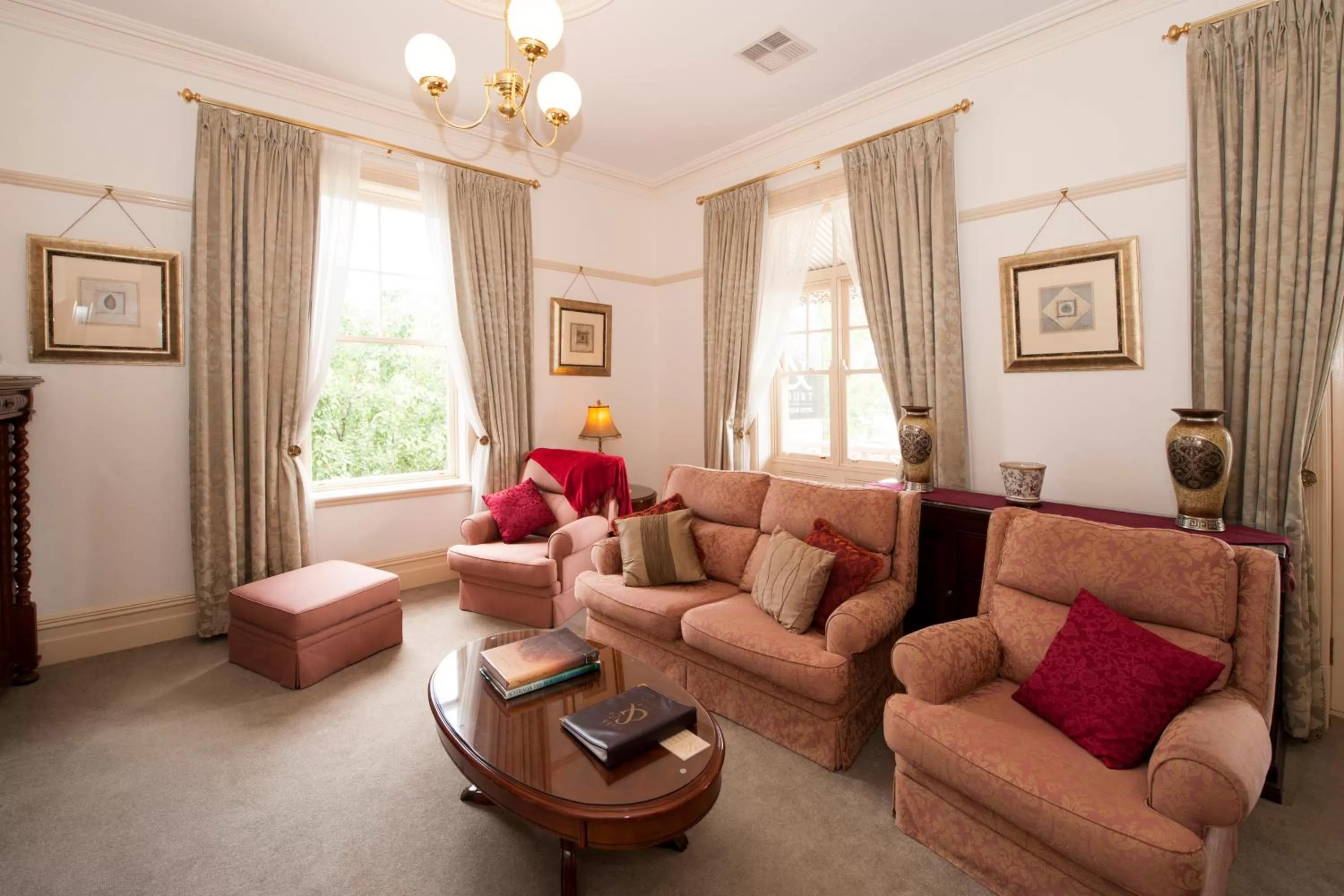 Living room in Cobb & Co Court Boutique Hotel