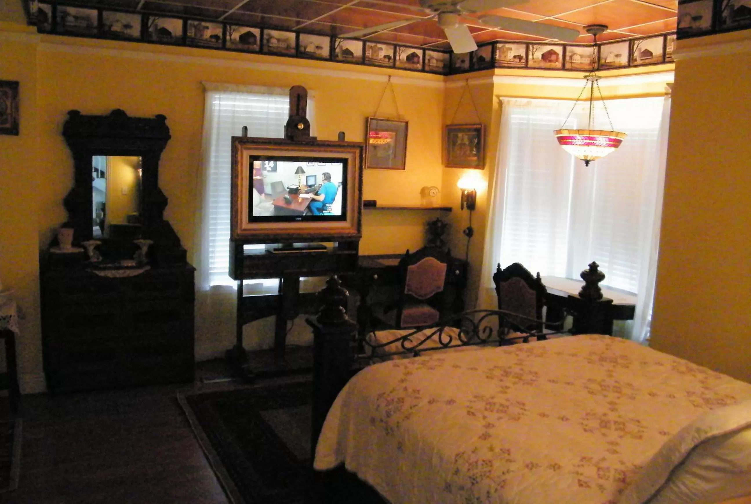 Restaurant/Places to Eat in Book Nook Inn