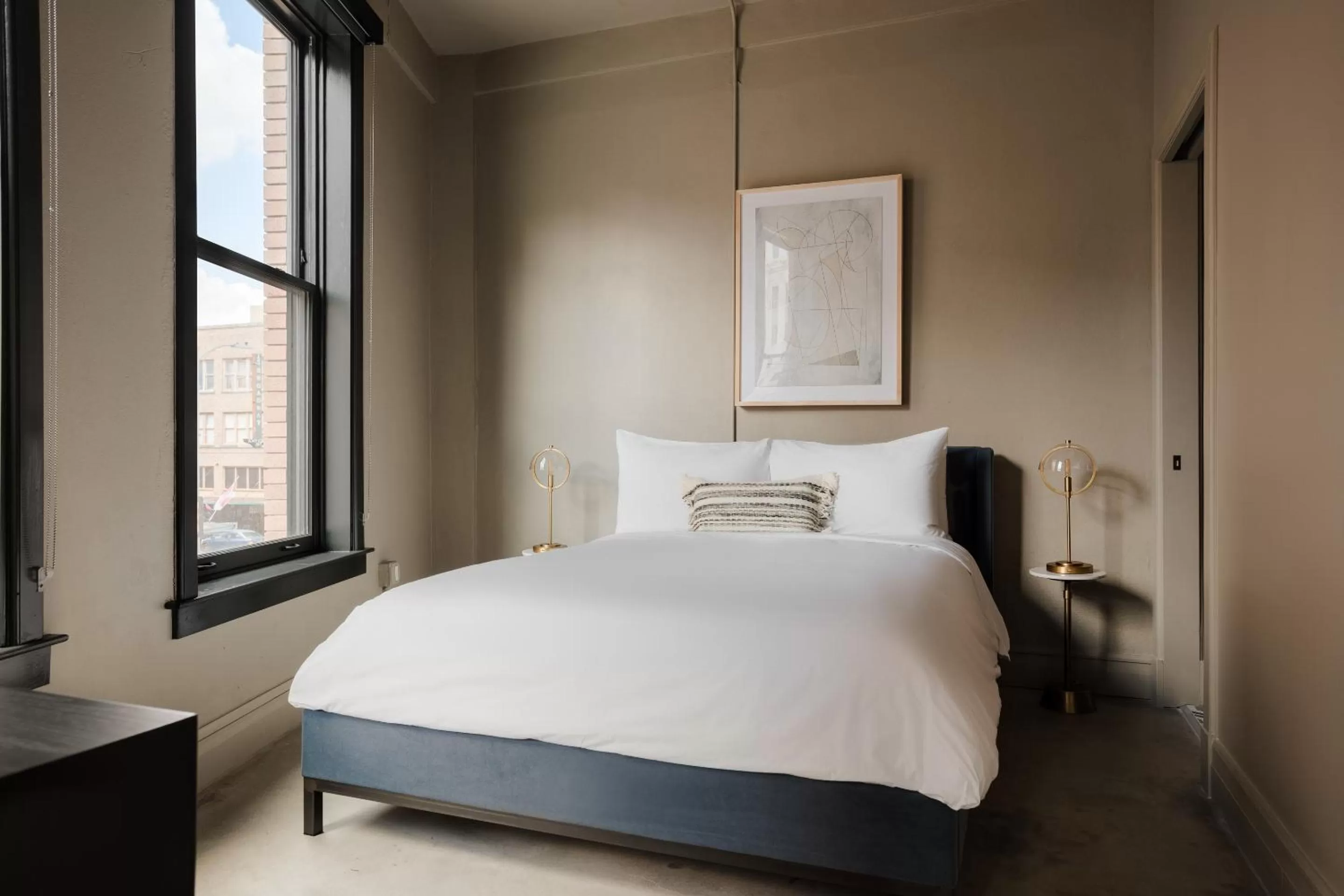 Living room, Bed in Sonder The Atlee