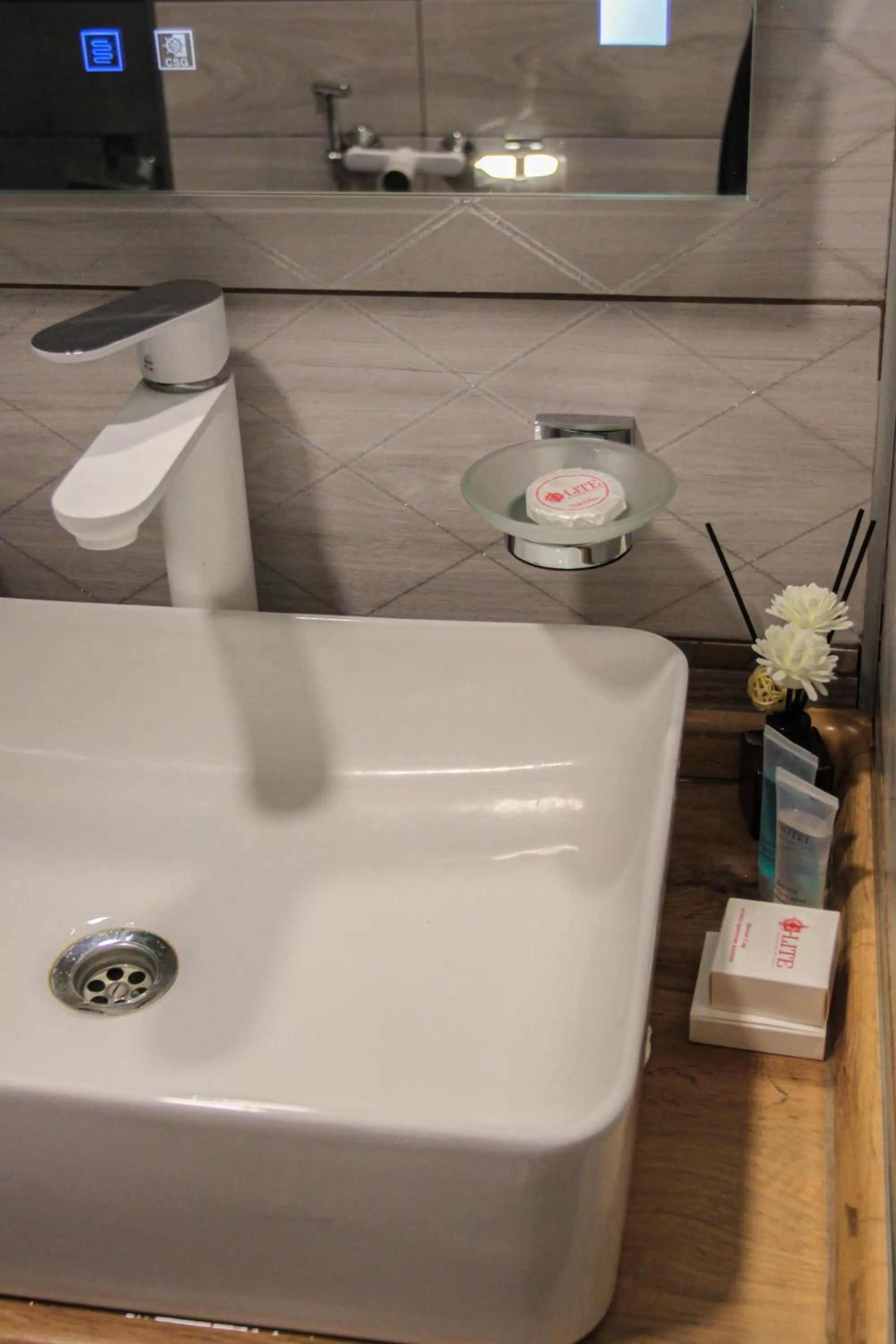 Bathroom in E-lite& Meatador