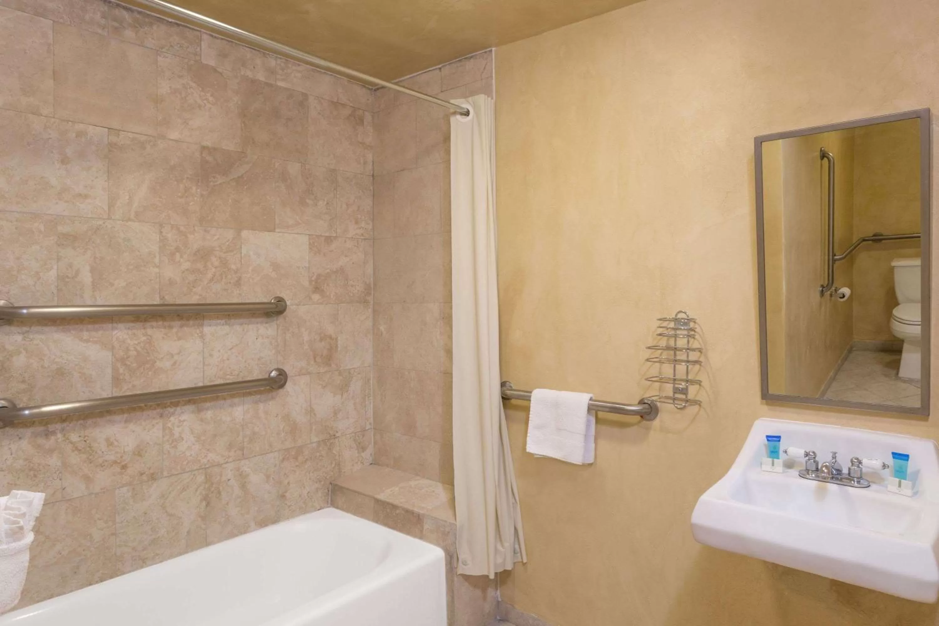 Photo of the whole room in Adara Palm Springs