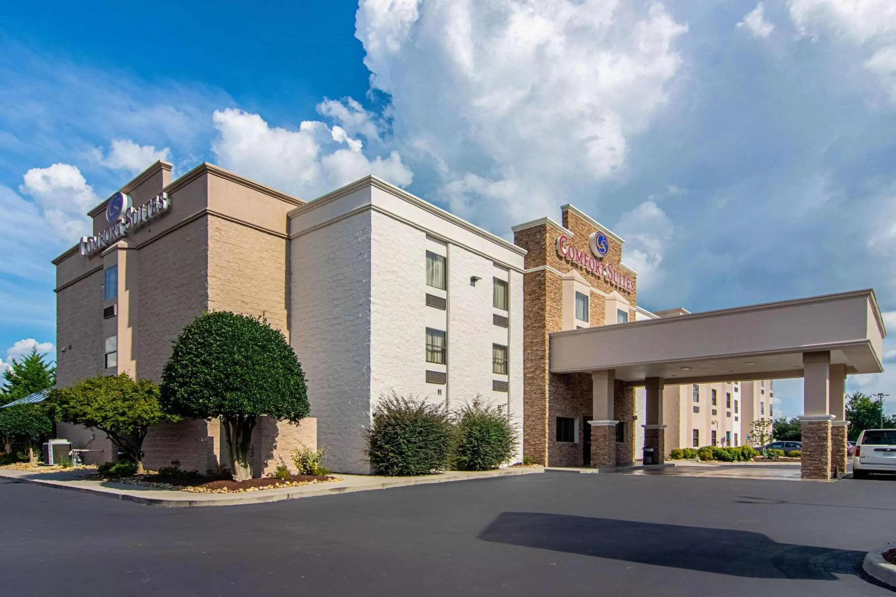 Property building in Comfort Suites Knoxville Airport
