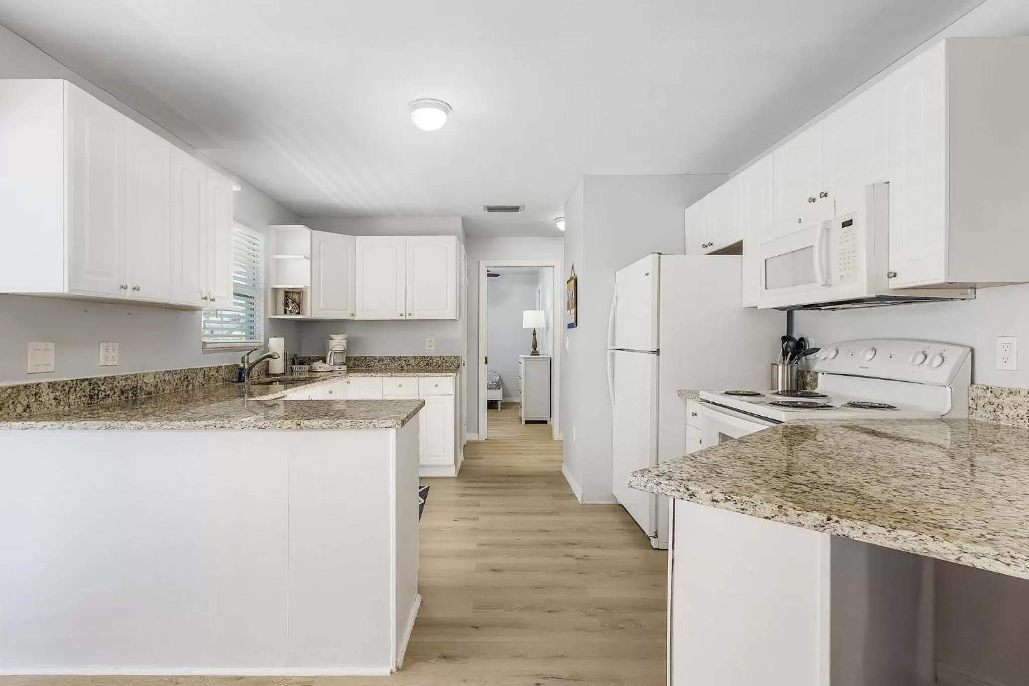 Kitchen or kitchenette in Matlacha on Shoreview