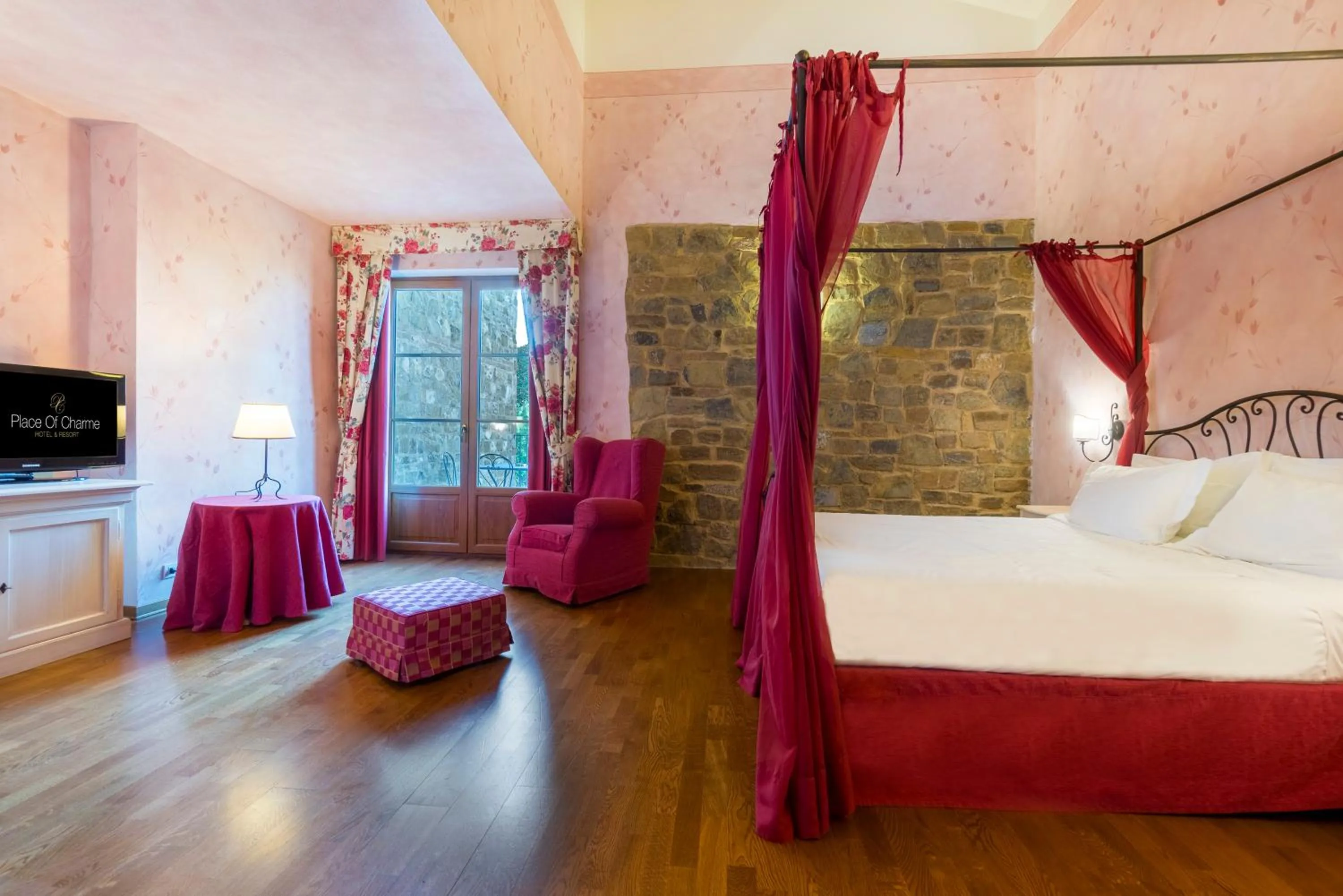 Photo of the whole room, Bed in Hotel Borgo Di Cortefreda - Place of Charme