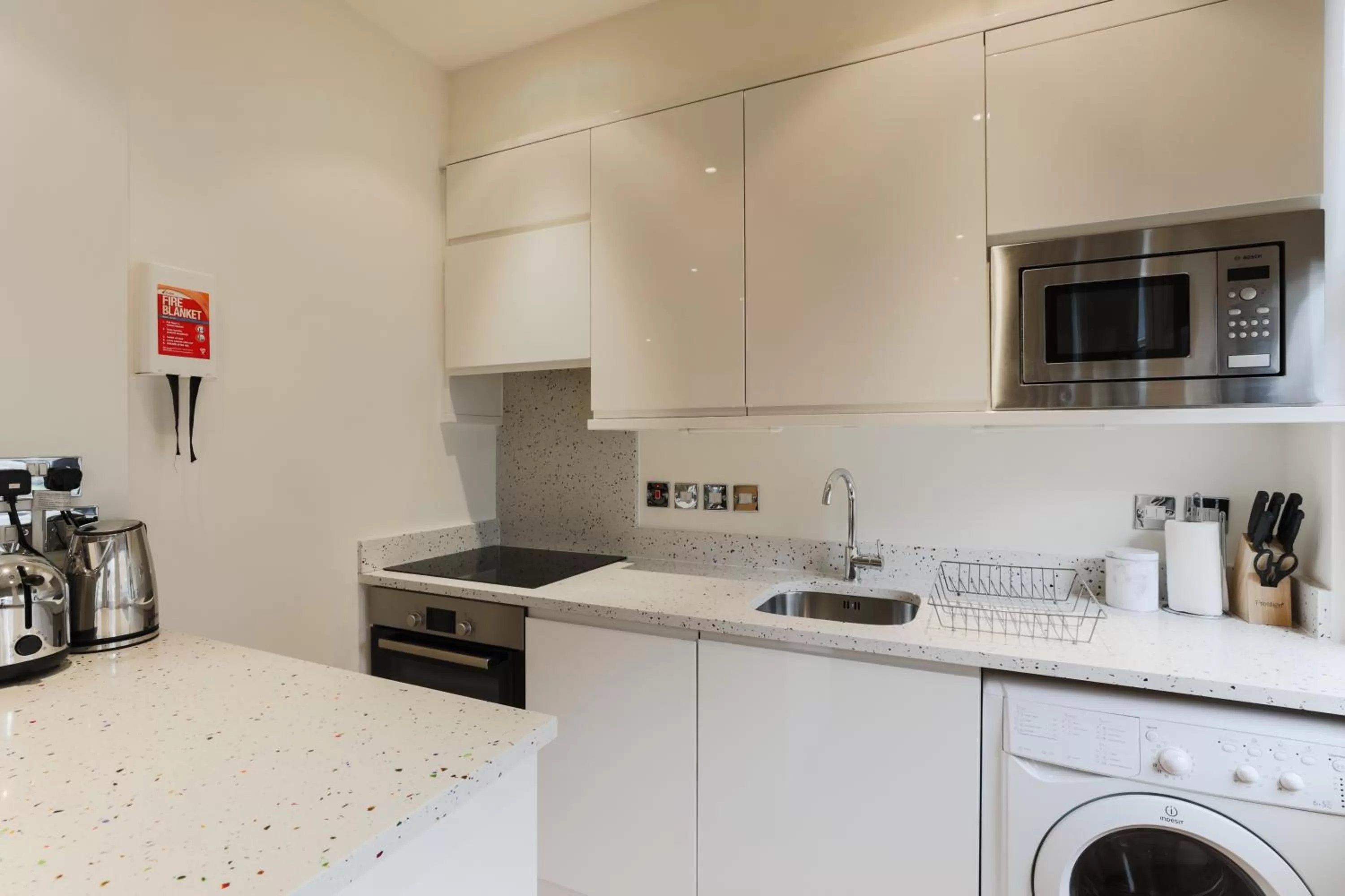 Kitchen or kitchenette in Monument Apartments