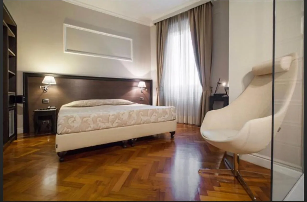 Bed in Hotel Lombardia