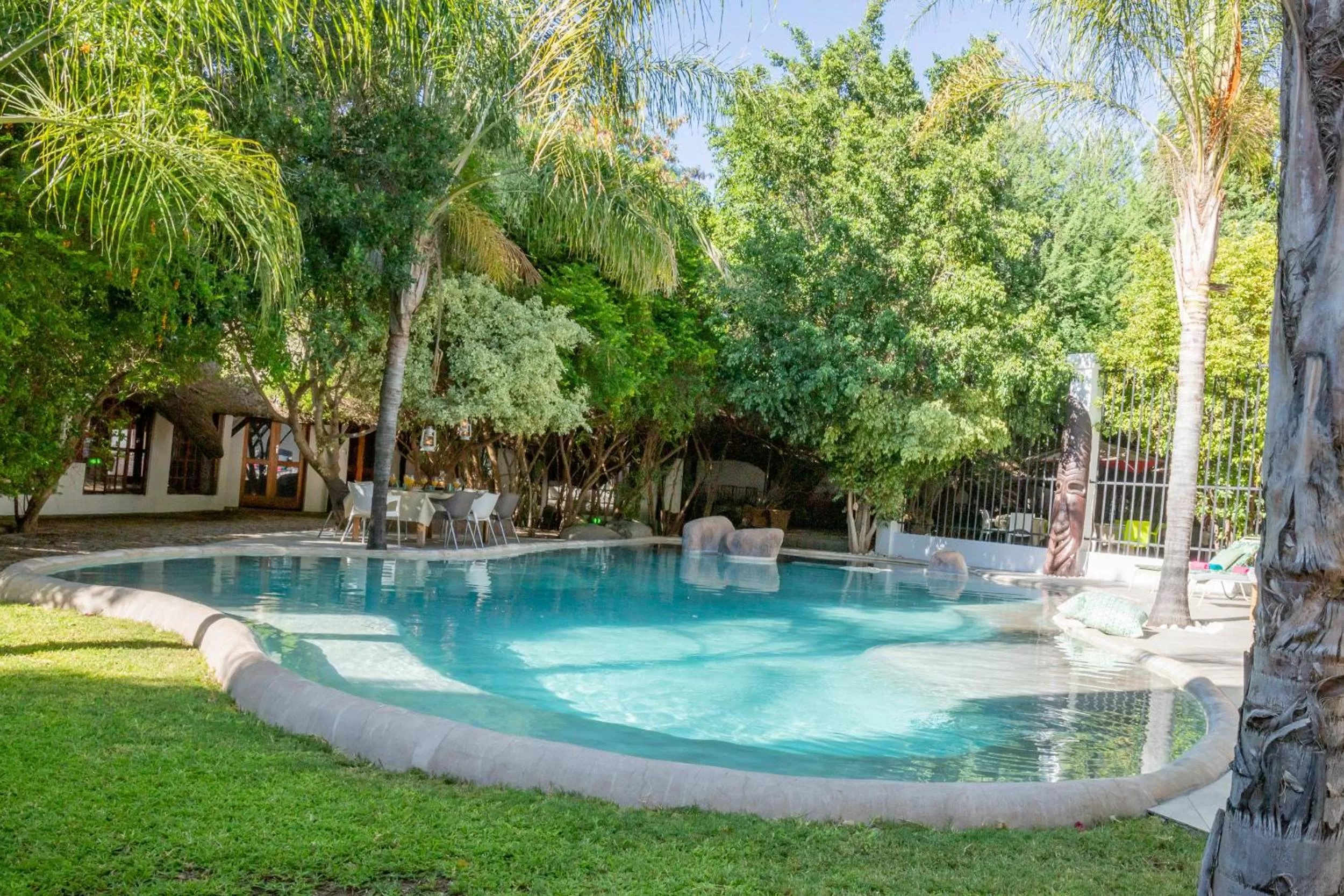 Swimming pool in Out of Africa Town Lodge