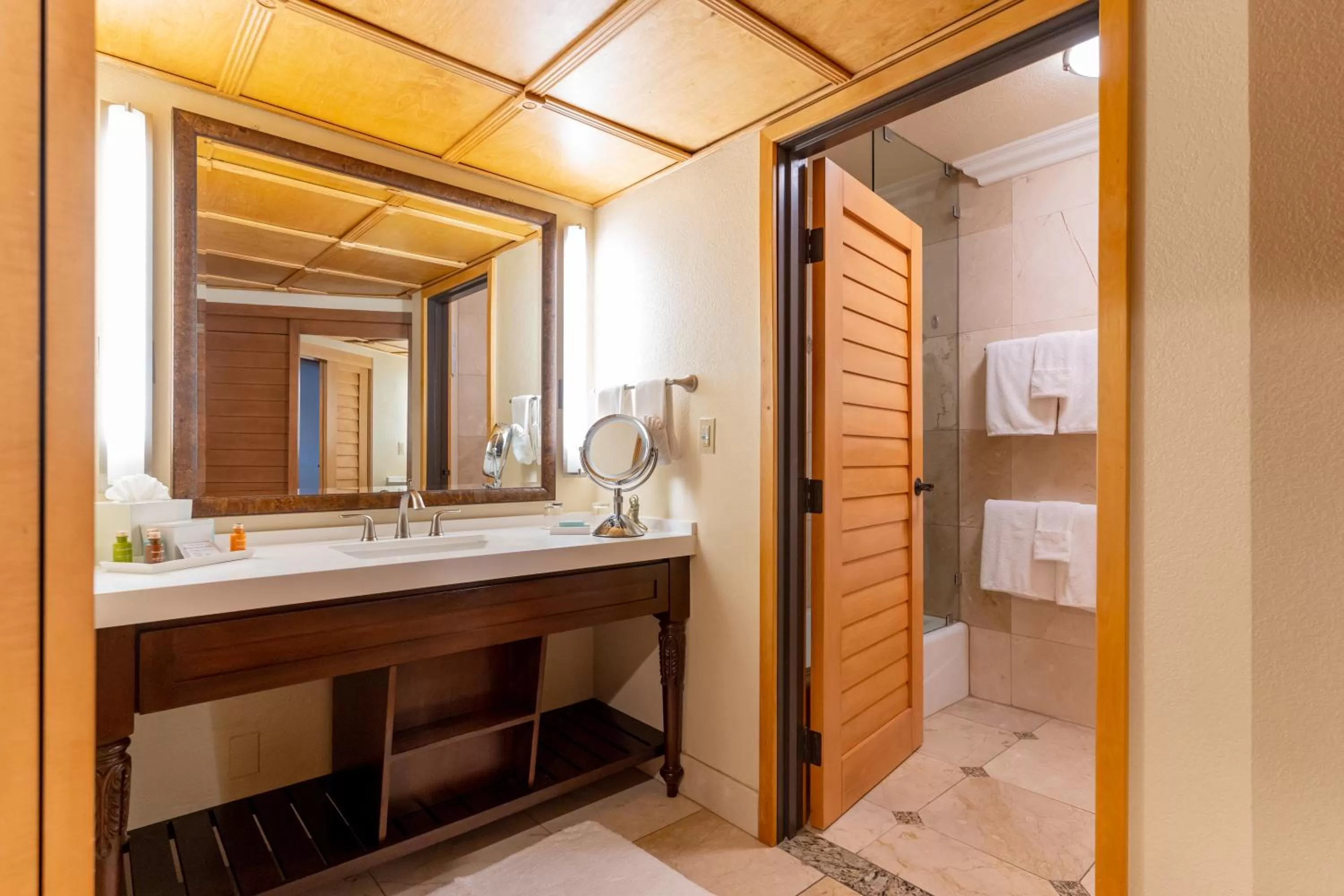 Bathroom in Pacific Terrace Hotel