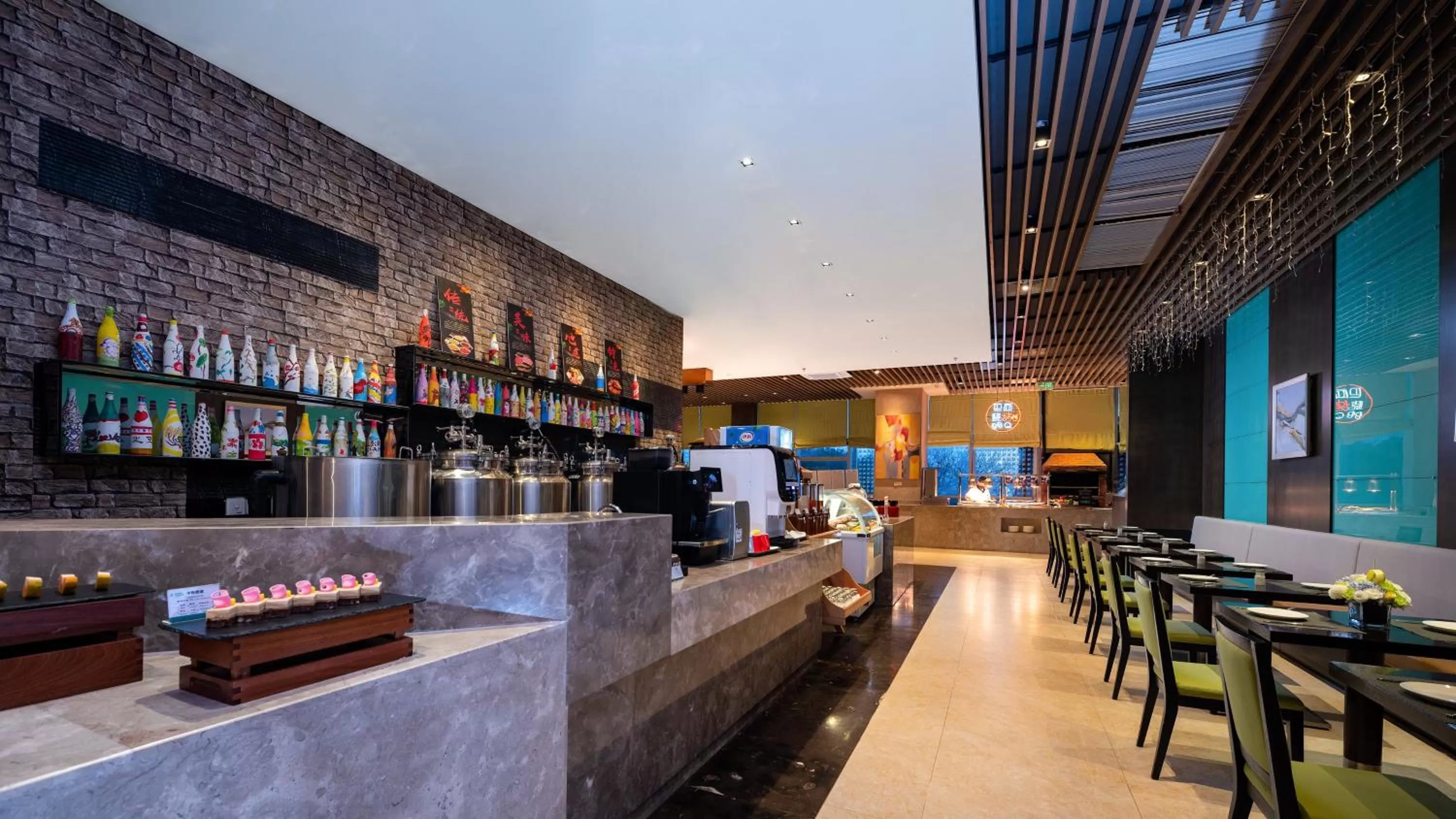 Restaurant/places to eat in Holiday Inn Nanchang Riverside by IHG