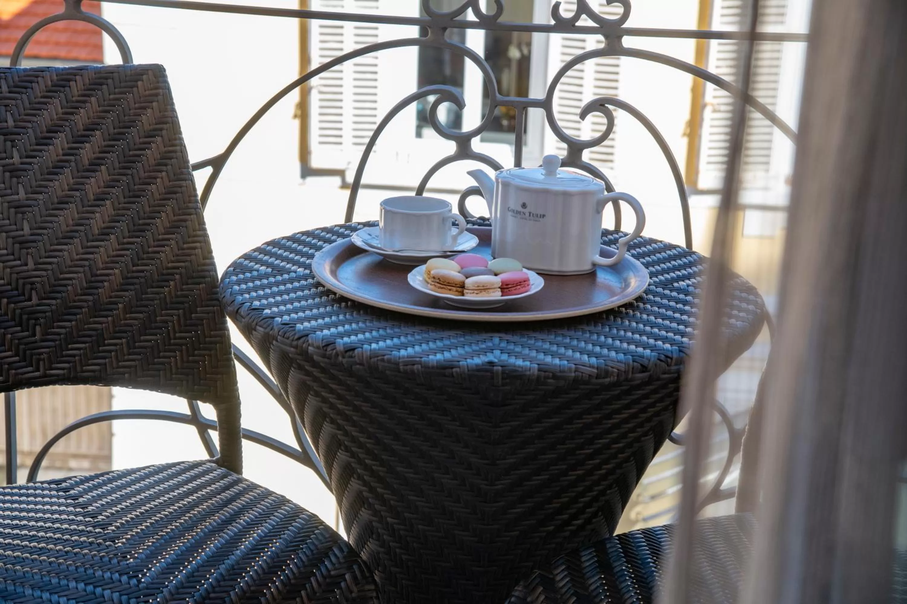 Bedroom in GOLDEN TULIP CANNES HOTEL de PARIS