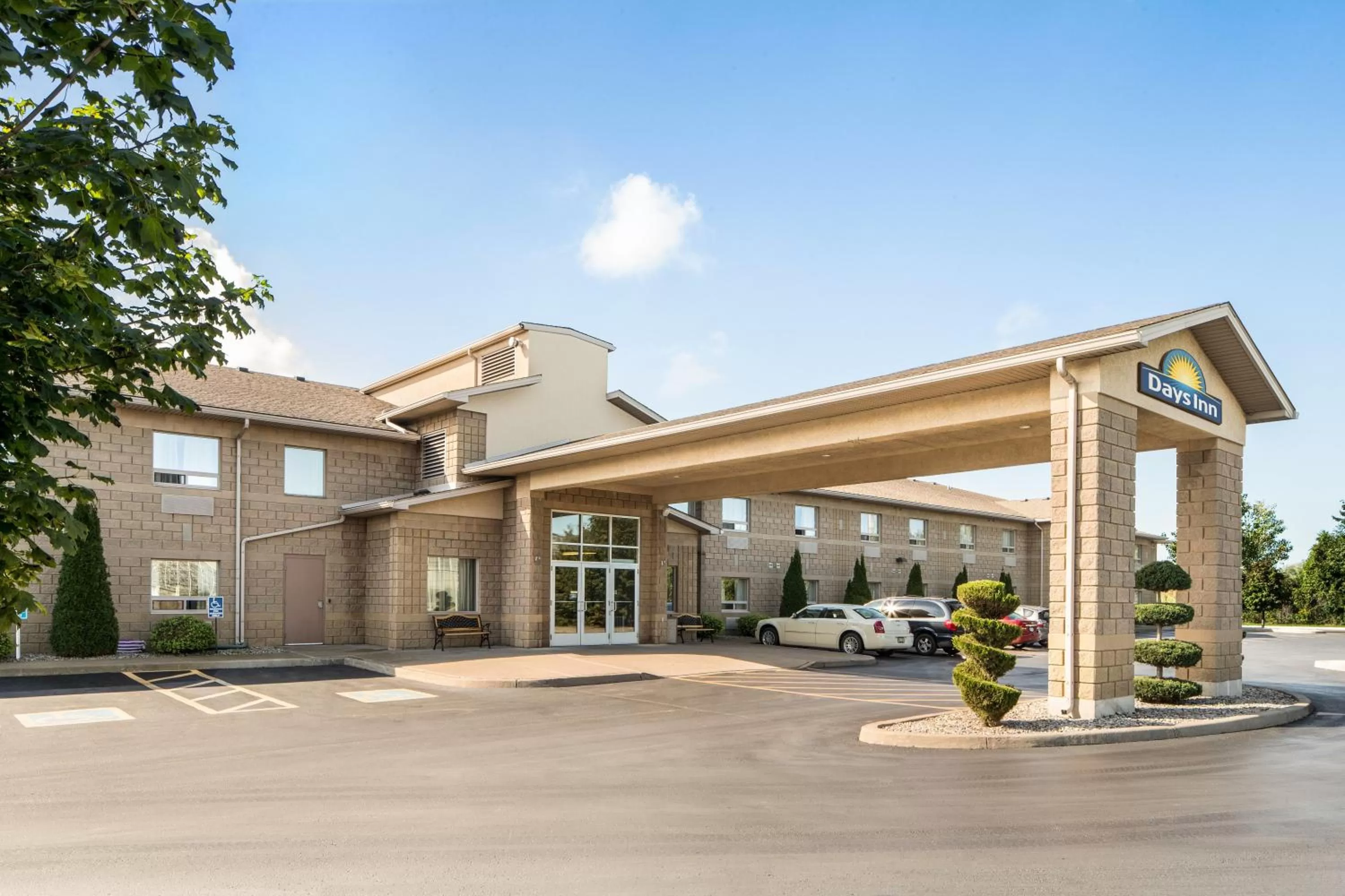 Property building in Days Inn by Wyndham Leamington