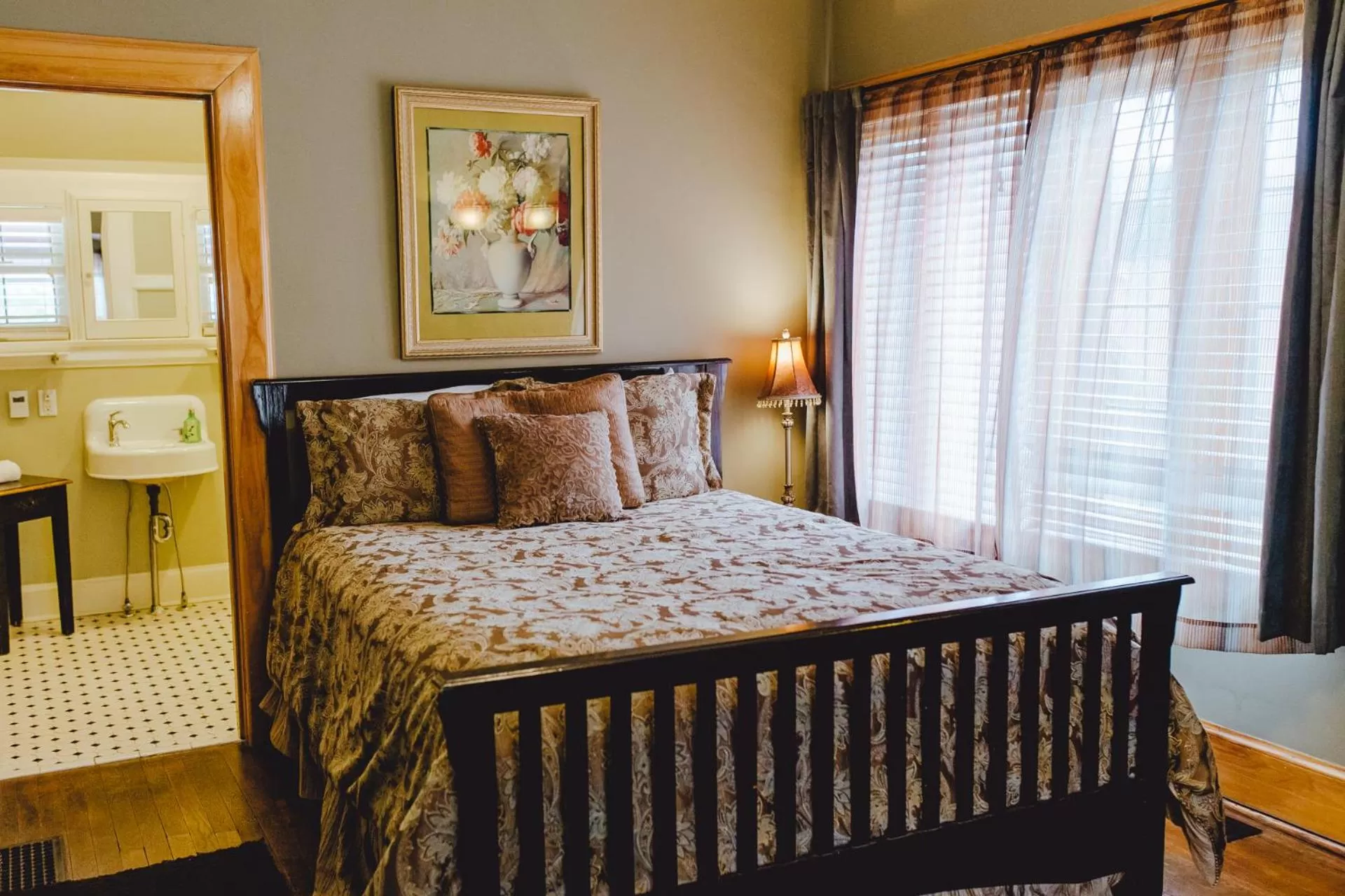 Bed in Leonard at Logan House