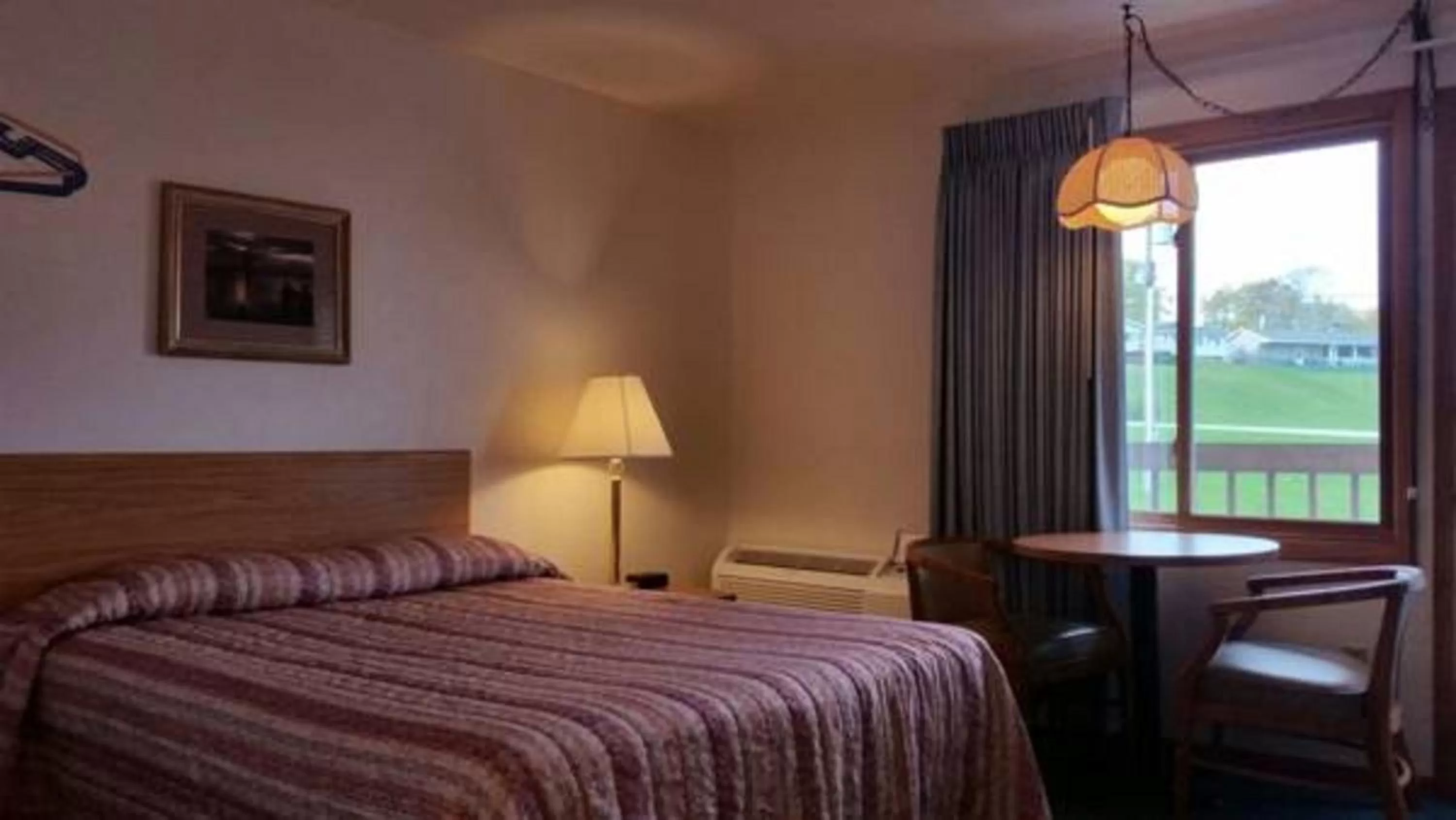 Bed in Algoma Beach Motel