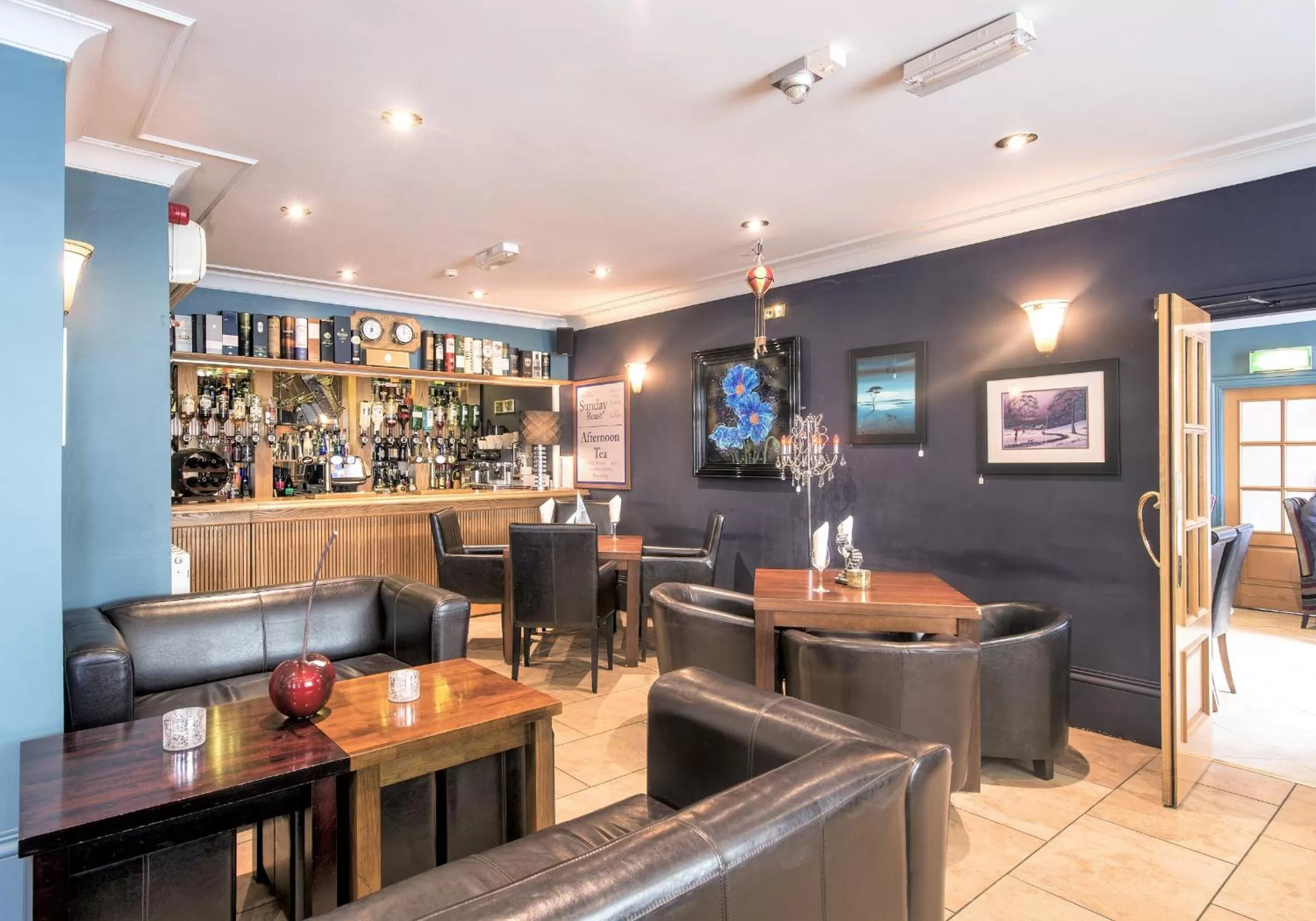 Lounge or bar in Dovedale Hotel and Restaurant