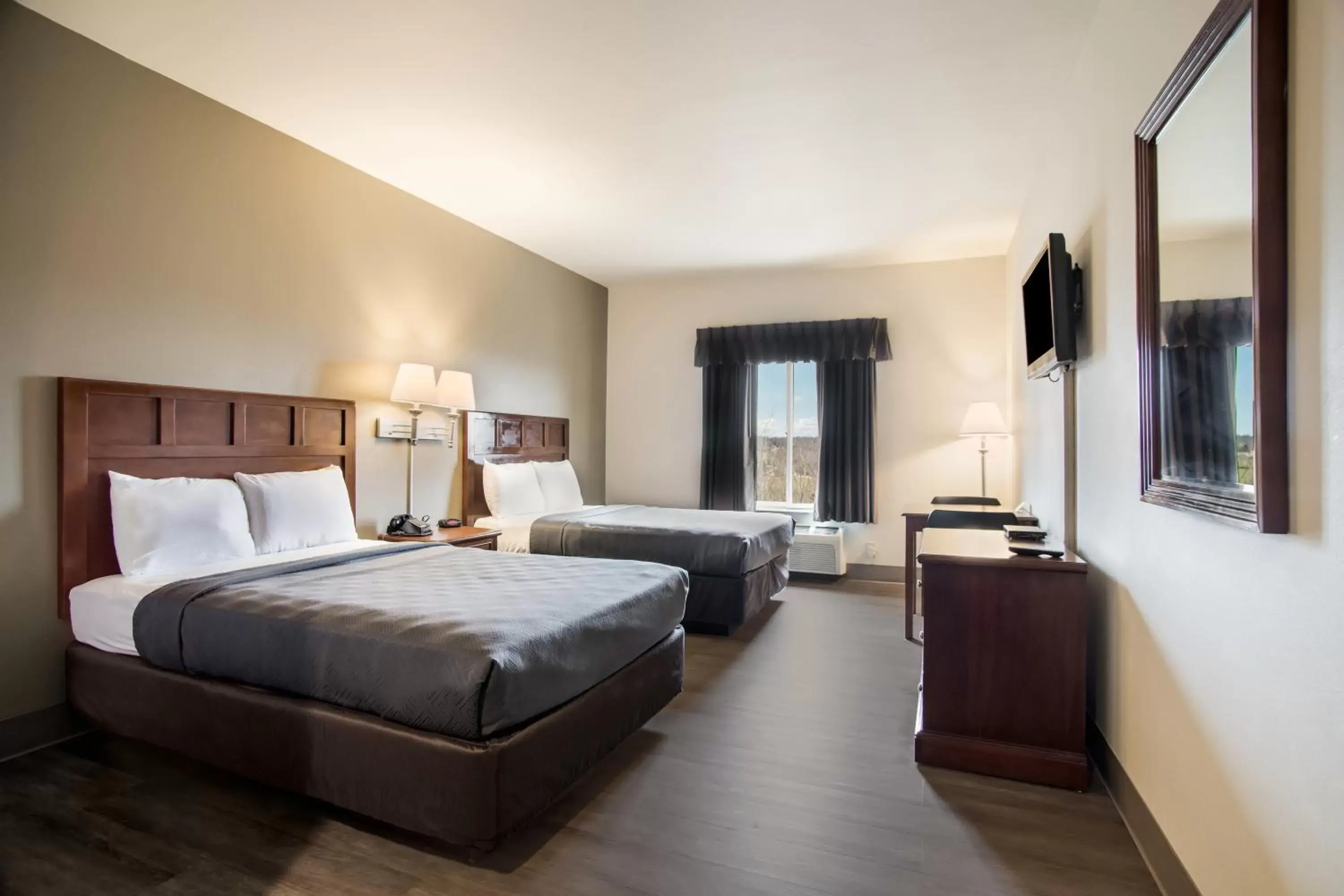 Double Room with Two Double Beds - Smoking in Econo Lodge Anderson Double Room with Two Double Beds - Smoking in Econo Lodge Anderson